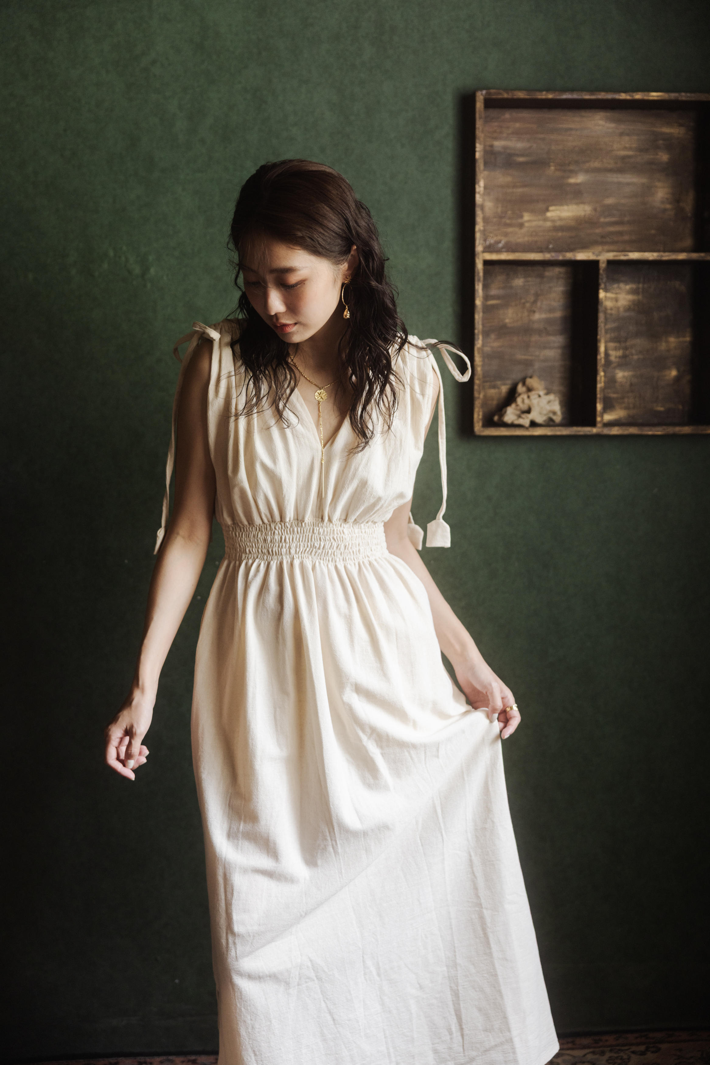 前後v抽繩無袖長洋裝_米白