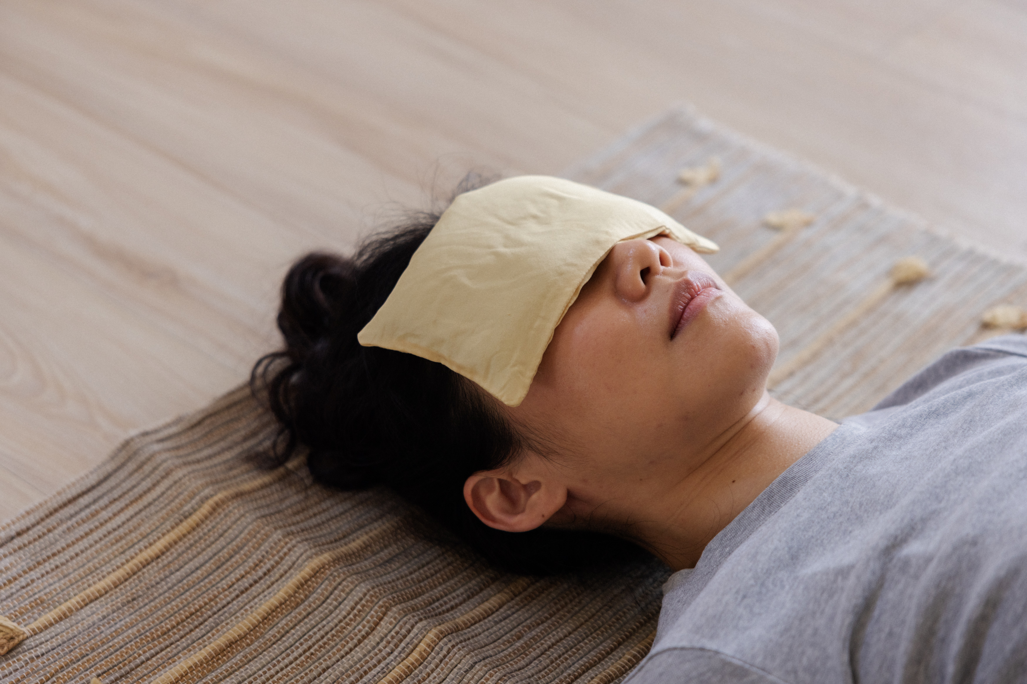 【YOGA】印度聖羅勒種子蠶絲眼枕_藍/黃/粉