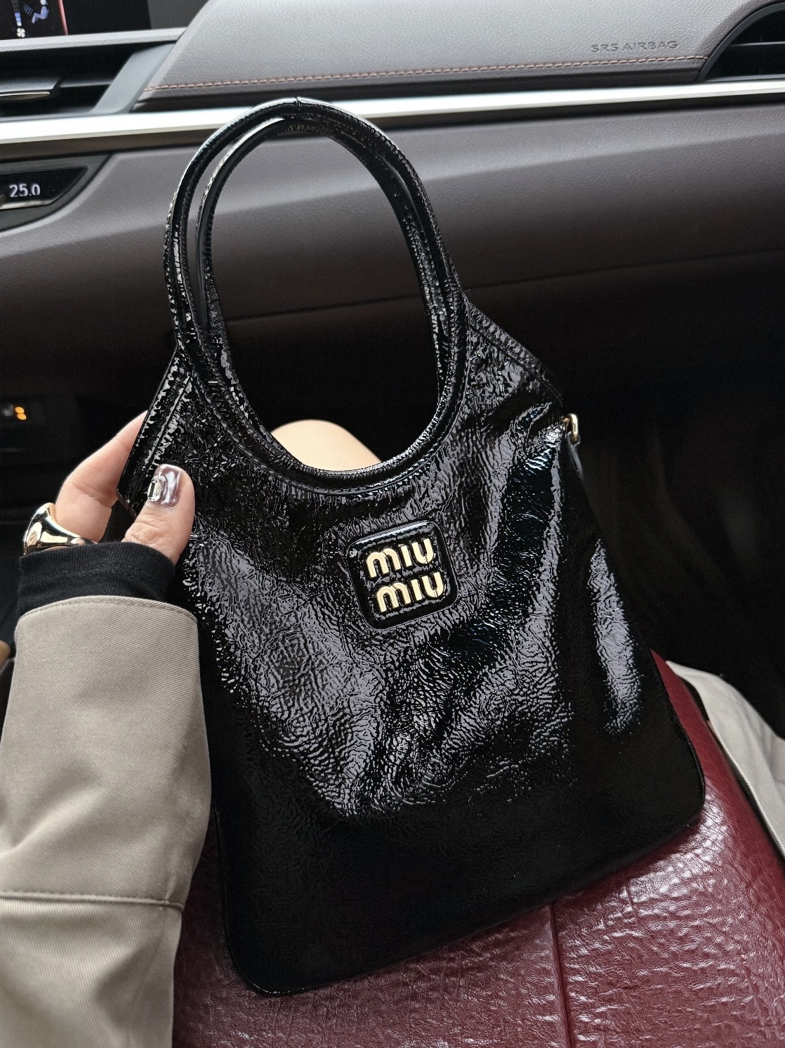 MIU MIU Ivy系列 Naplak漆面皮 單肩包