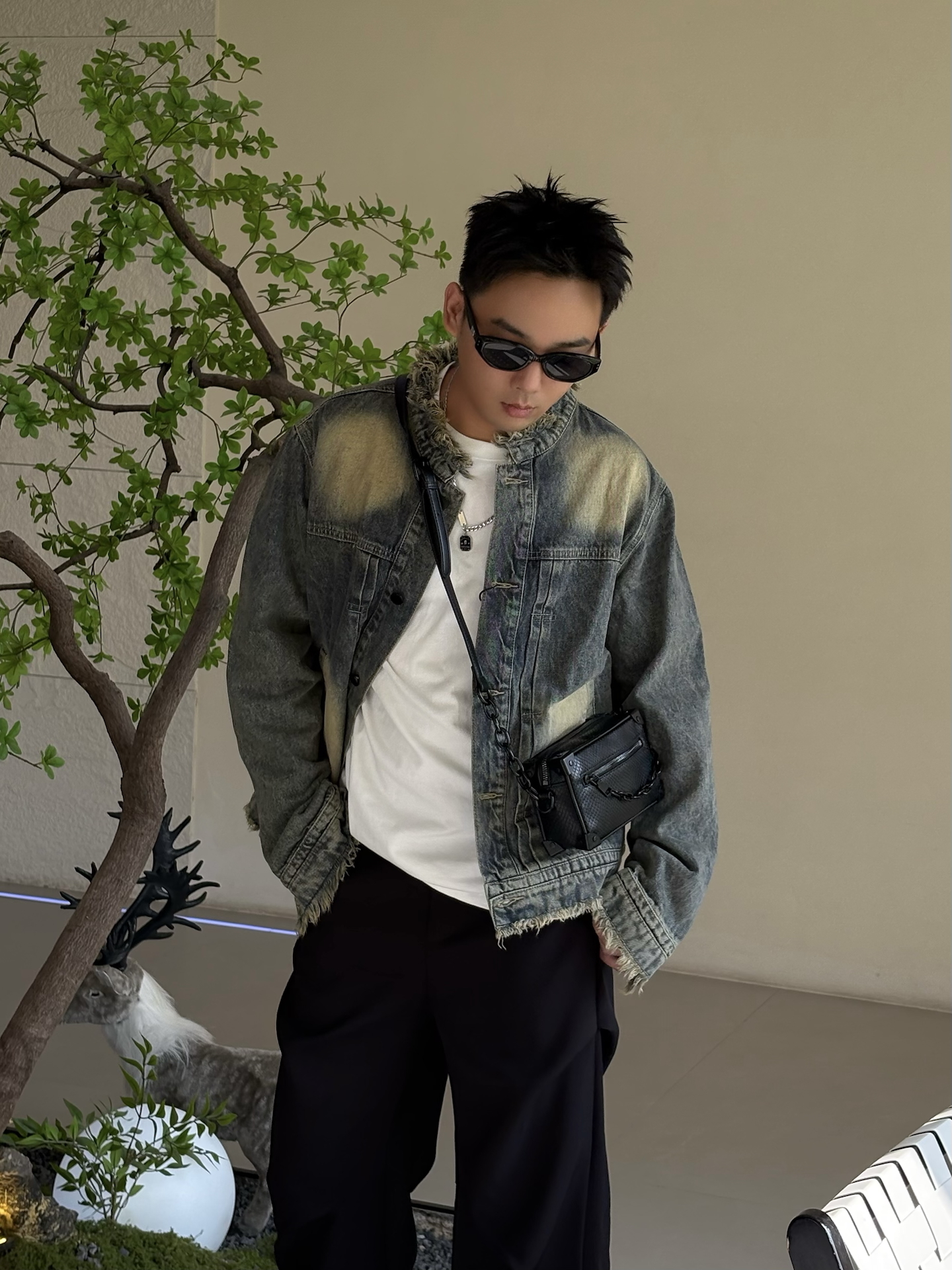 代購-<1000元左右交換禮物>小眾品牌 蛇紋 金屬鏈條 小眾高級感 盒子包 斜肩包 黑色