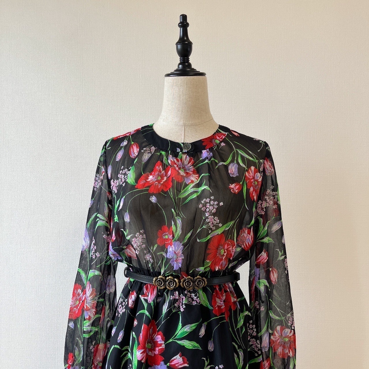 紅紫並開黑色長袖連身裙