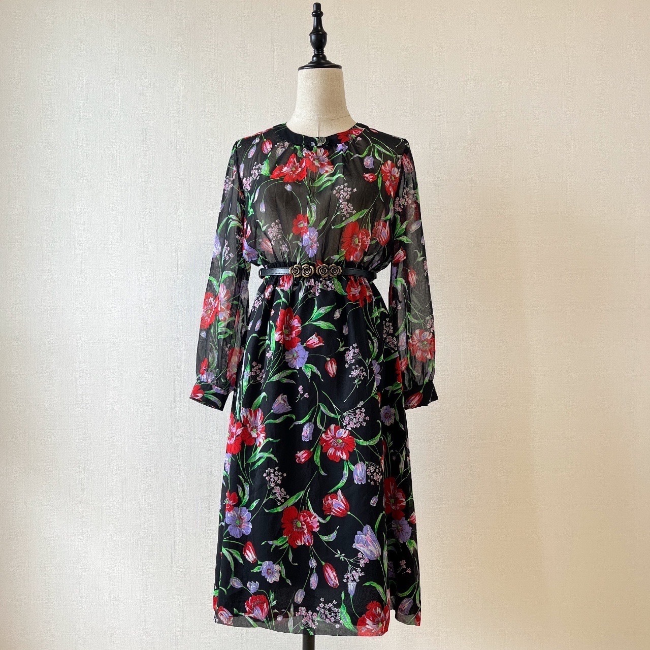 紅紫並開黑色長袖連身裙