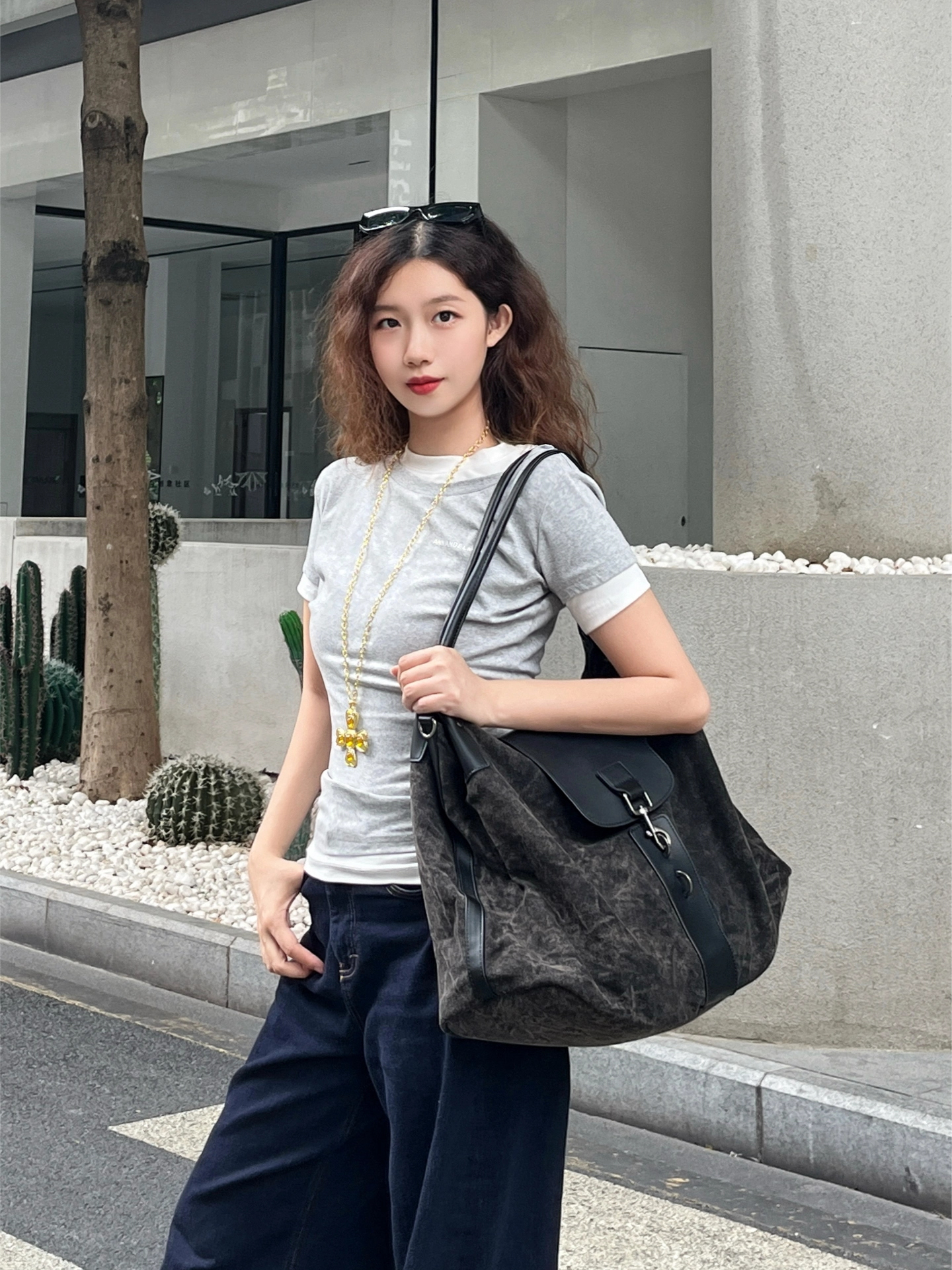 代購-<1000元左右交換禮物>小眾品牌 做舊手抓紋 托特包 拼接 手提 單肩包 褐色