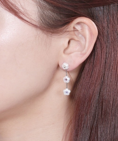 MARY QUANT / 3 Daisy-Shaped Pearl Earrings