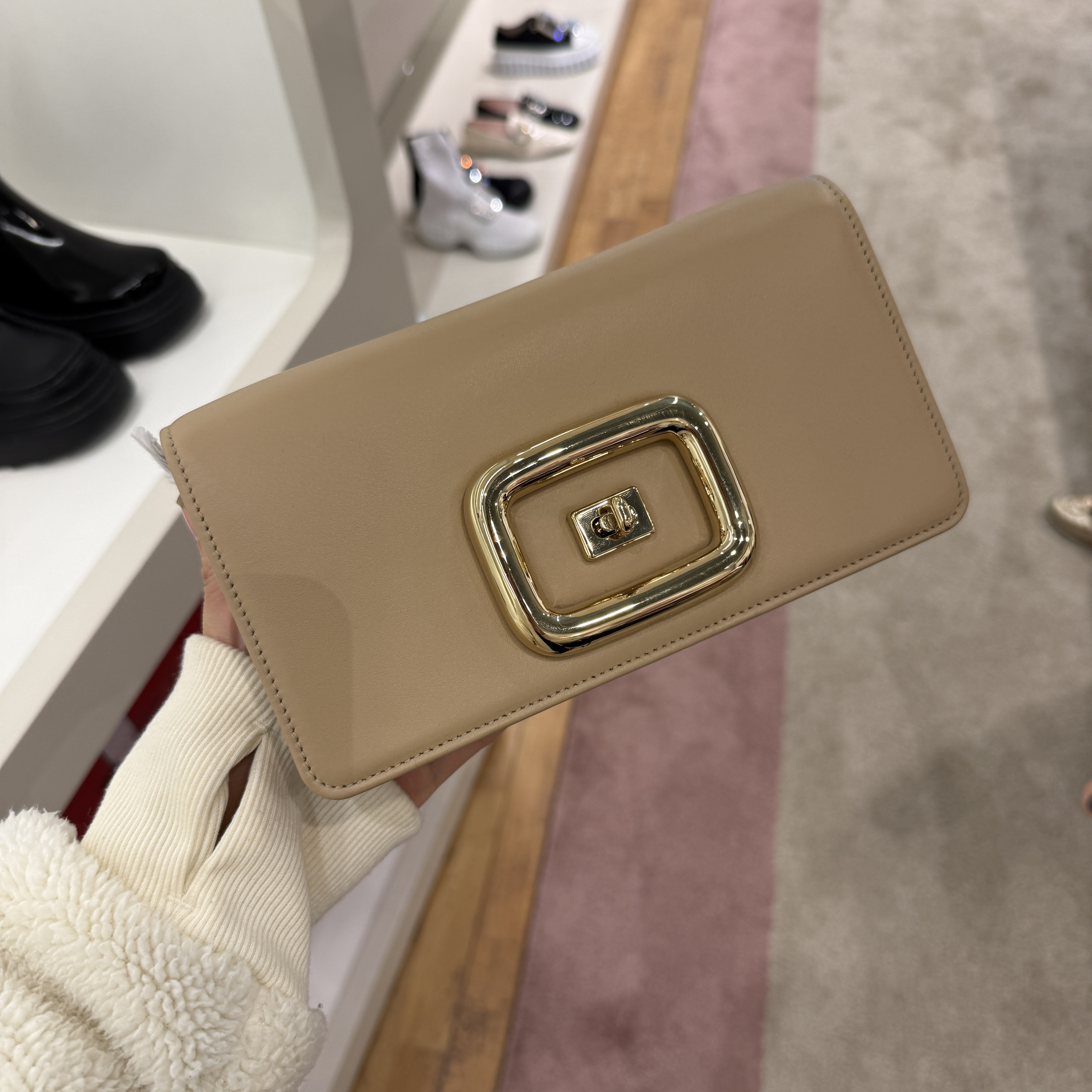 Roger Vivier RV viv choc leather bag Beige