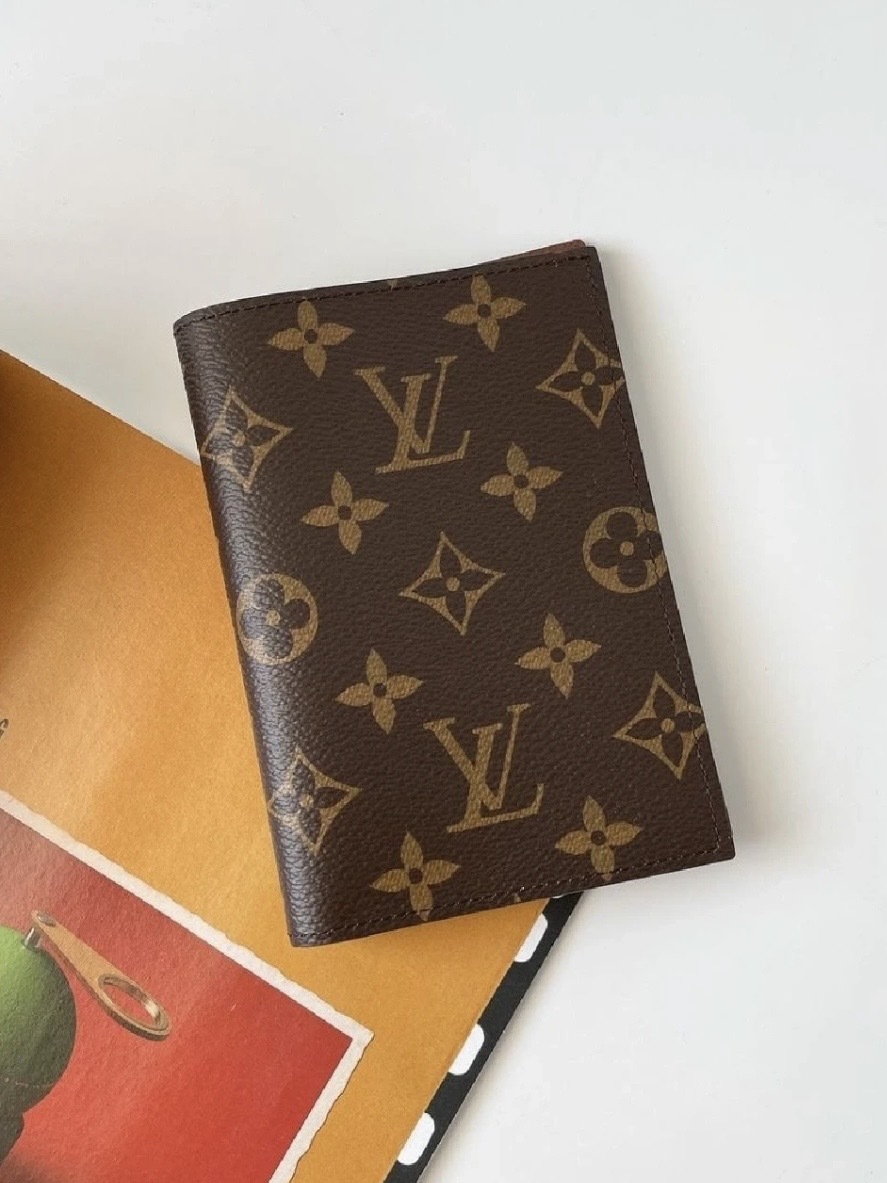 LouisVuitton LV塗層帆布 護照包