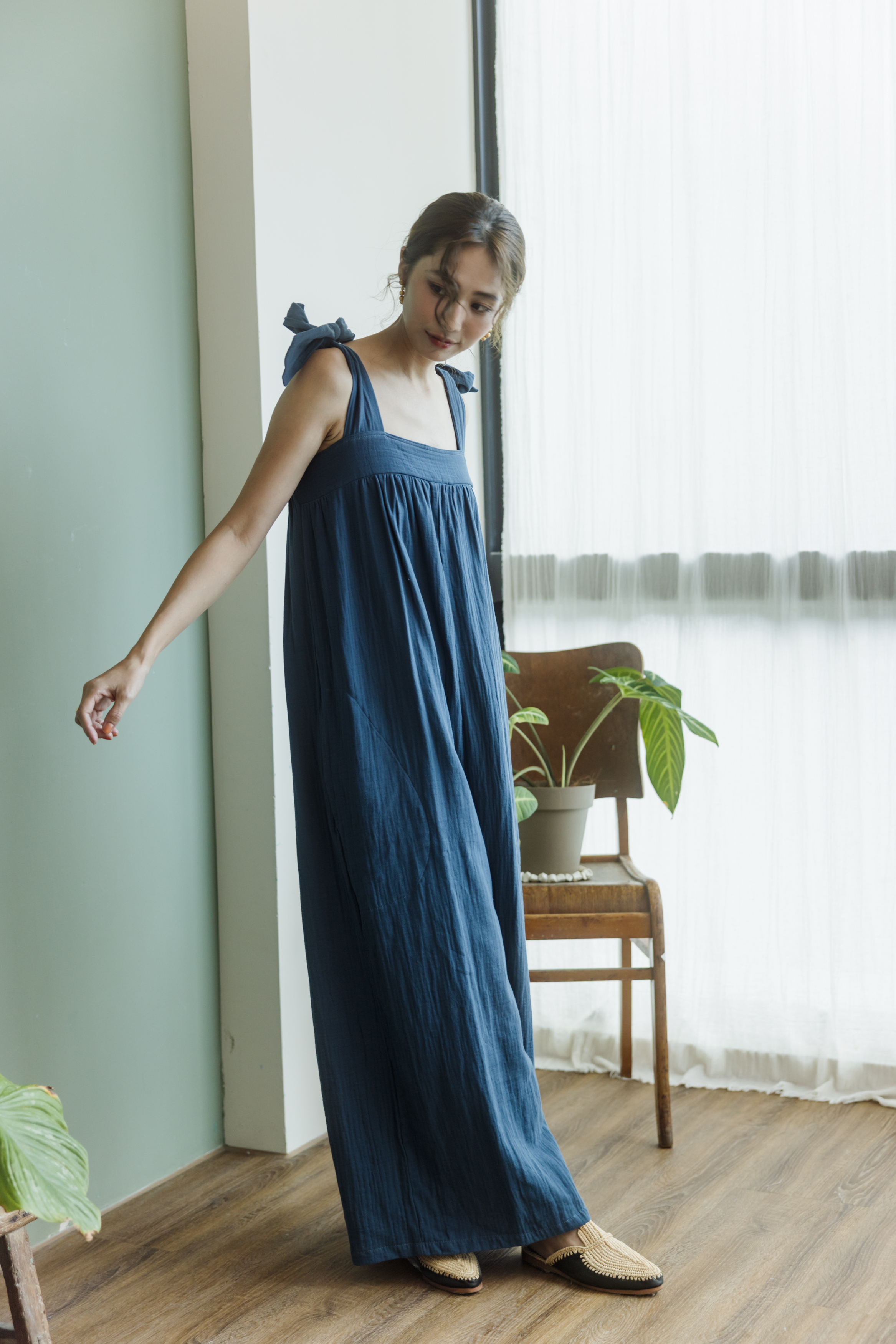 肩帶綁結寬版連身褲-深藍｜綠