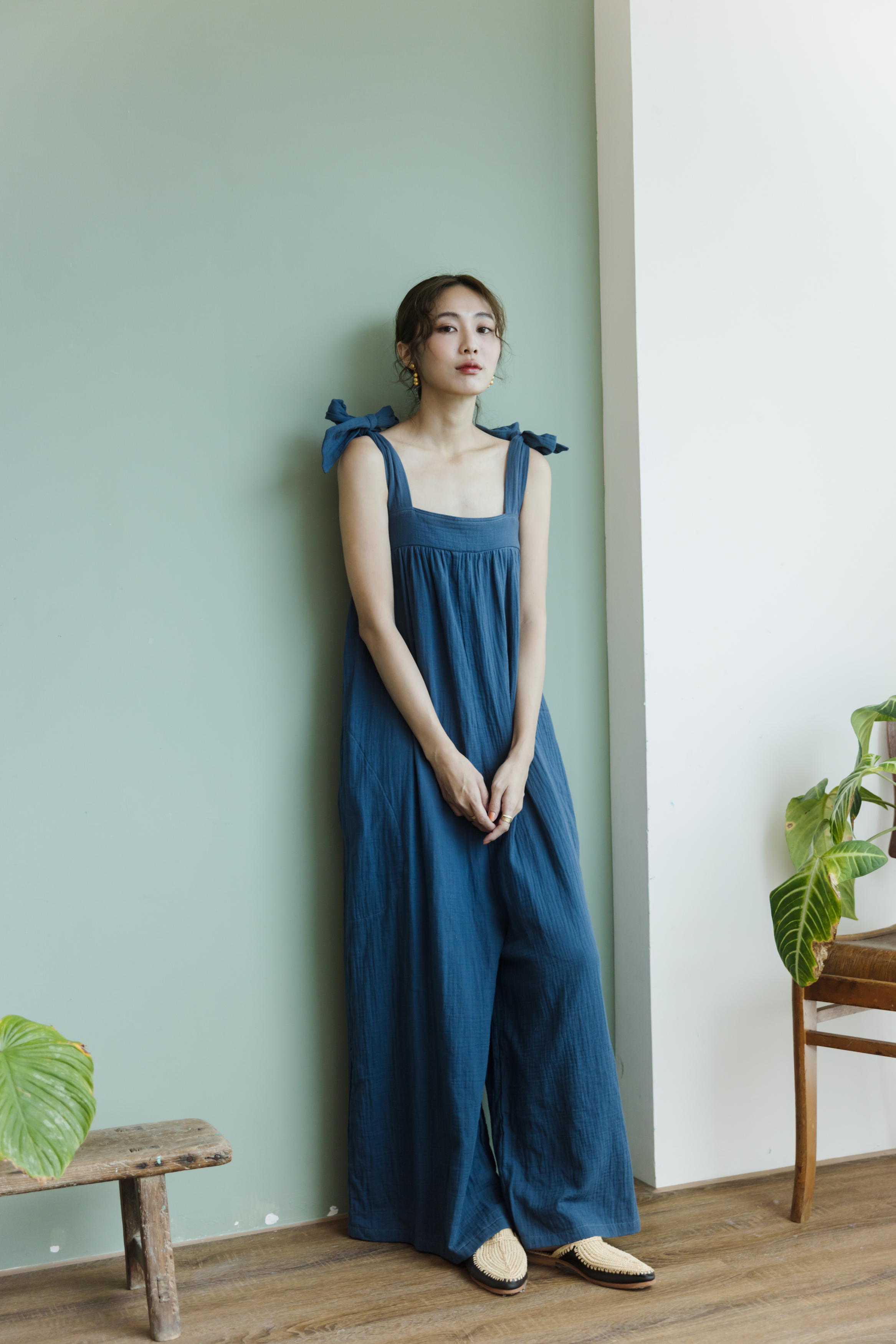 肩帶綁結寬版連身褲-深藍｜綠