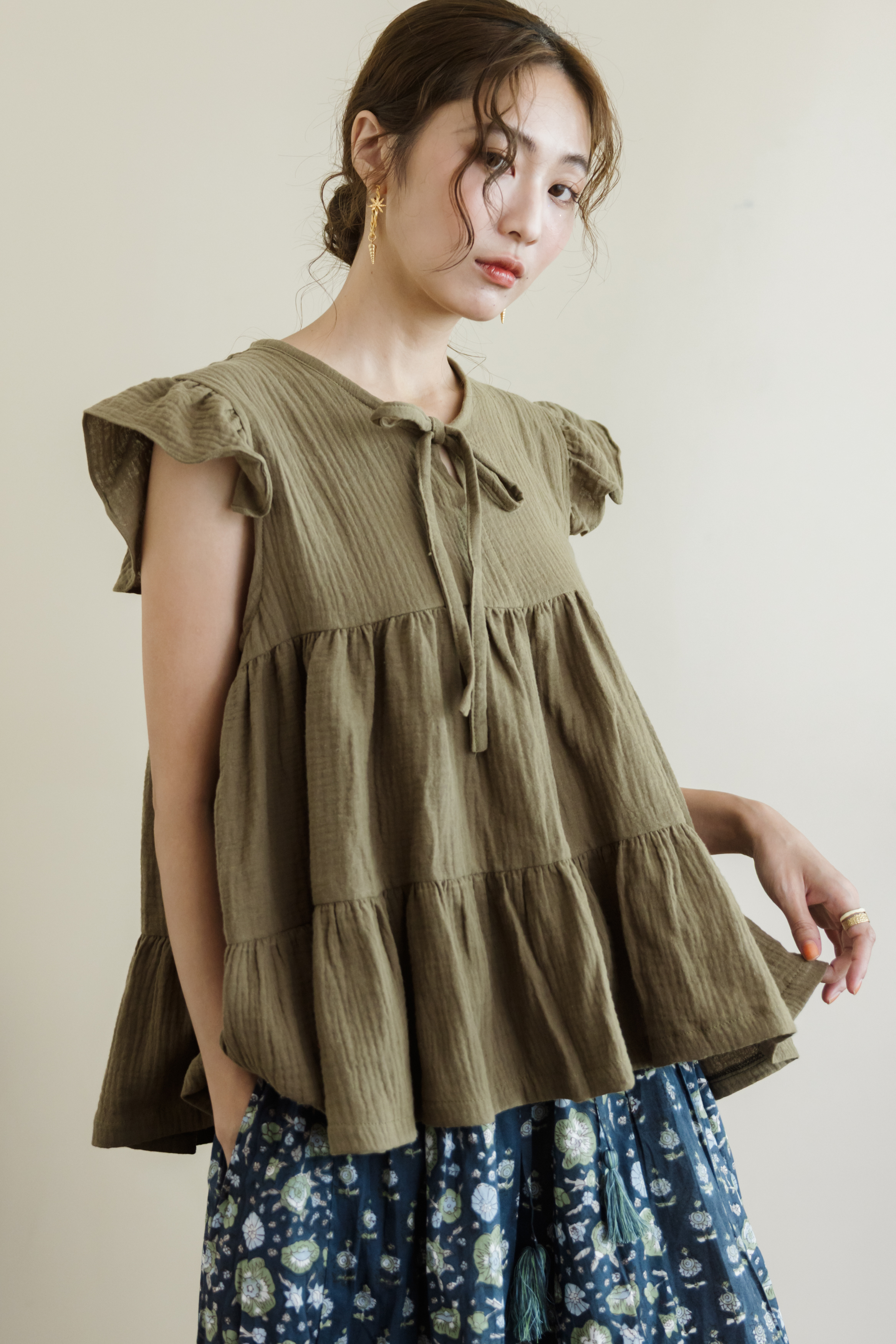 清邁純棉波浪袖前綁帶上衣-墨綠