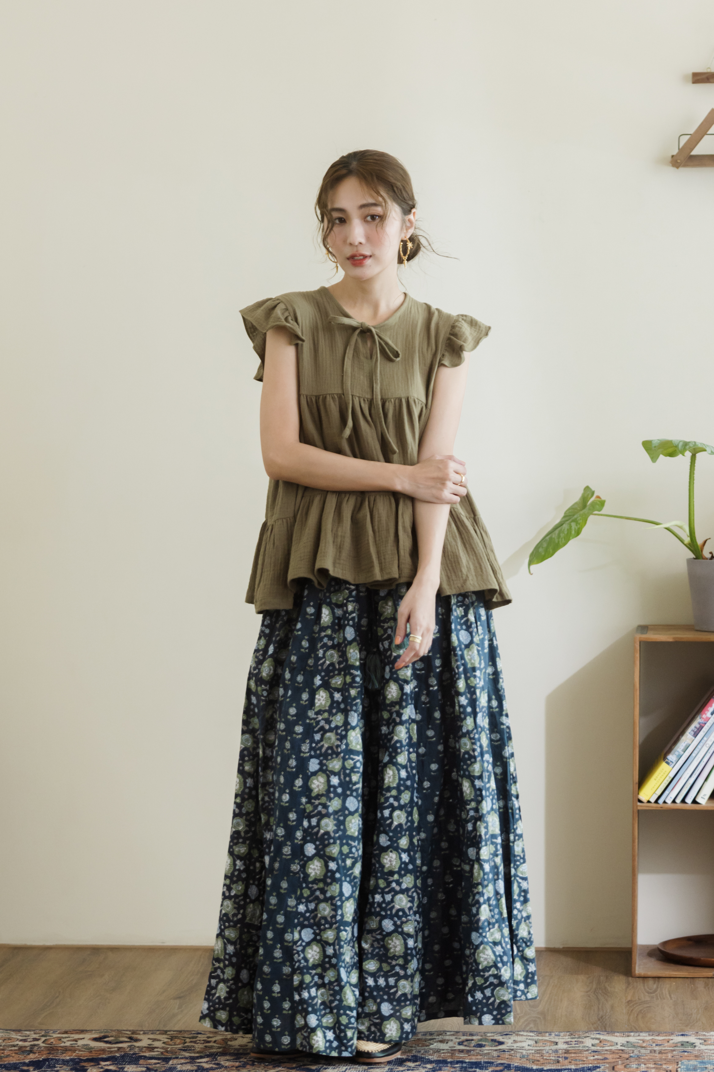 清邁純棉波浪袖前綁帶上衣-墨綠