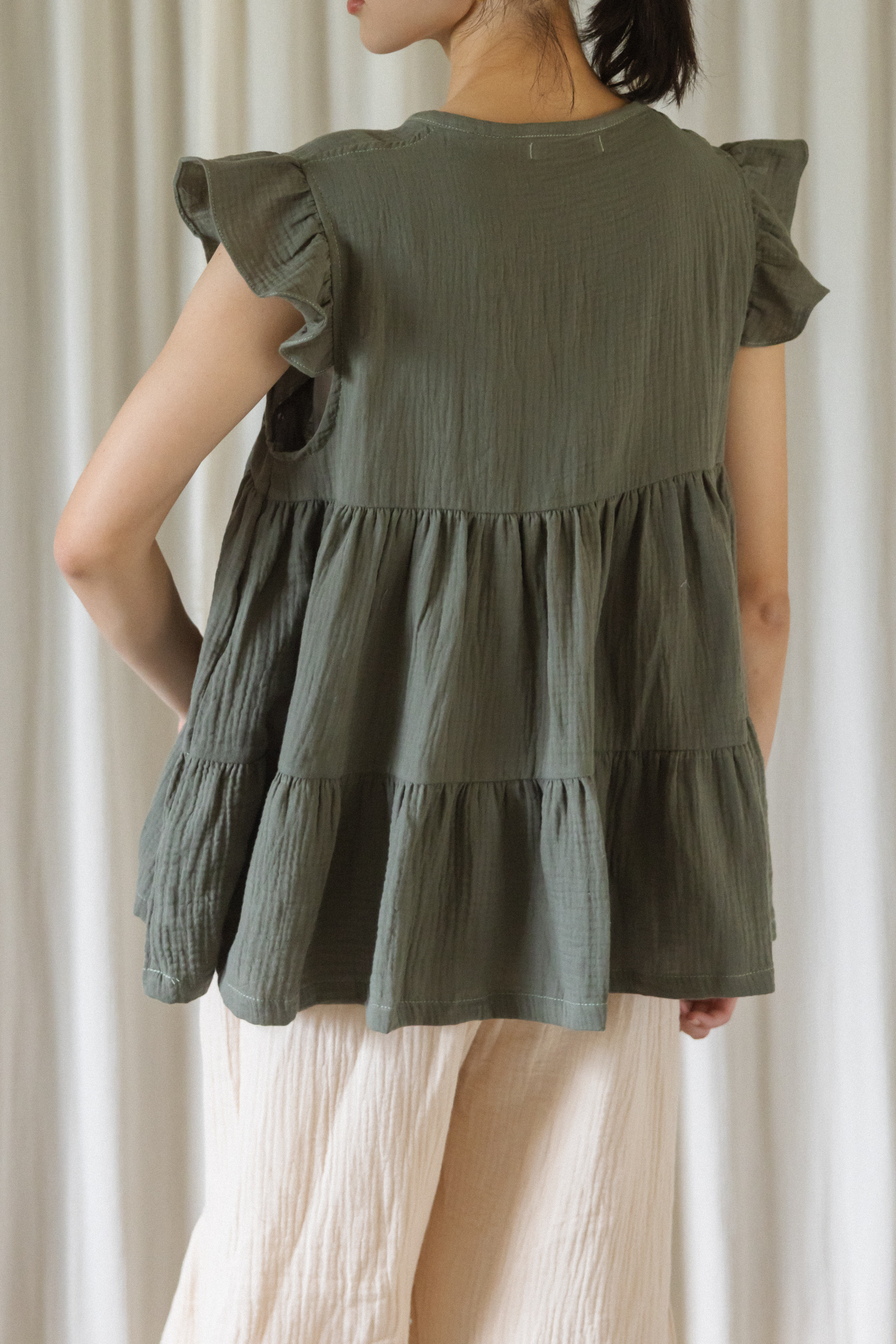 清邁純棉波浪袖前綁帶上衣-灰綠