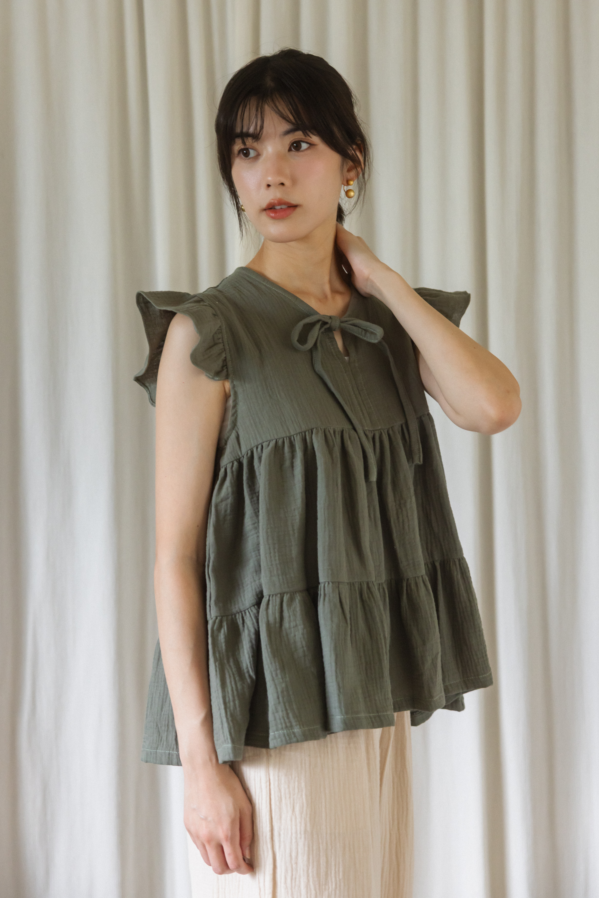 清邁純棉波浪袖前綁帶上衣-灰綠