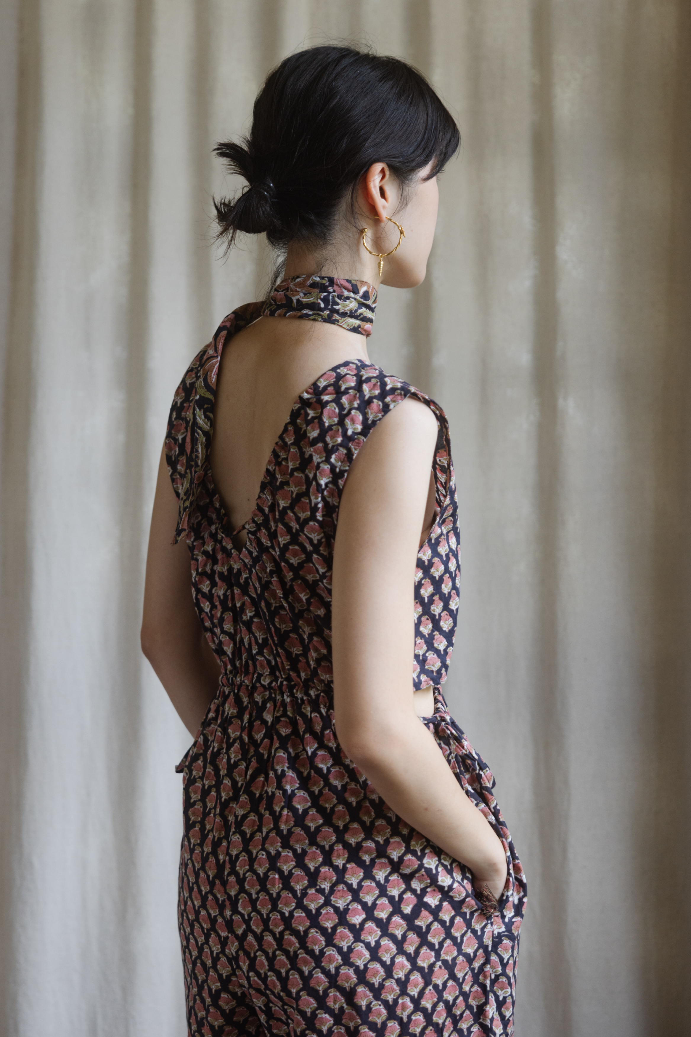 無袖露側腰連身褲-黑花