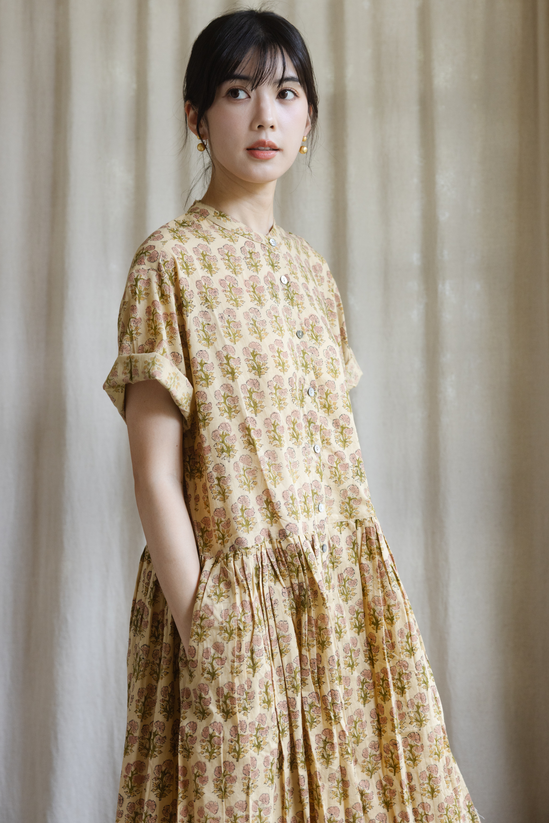 短袖排扣中山領設計洋裝-復古小花