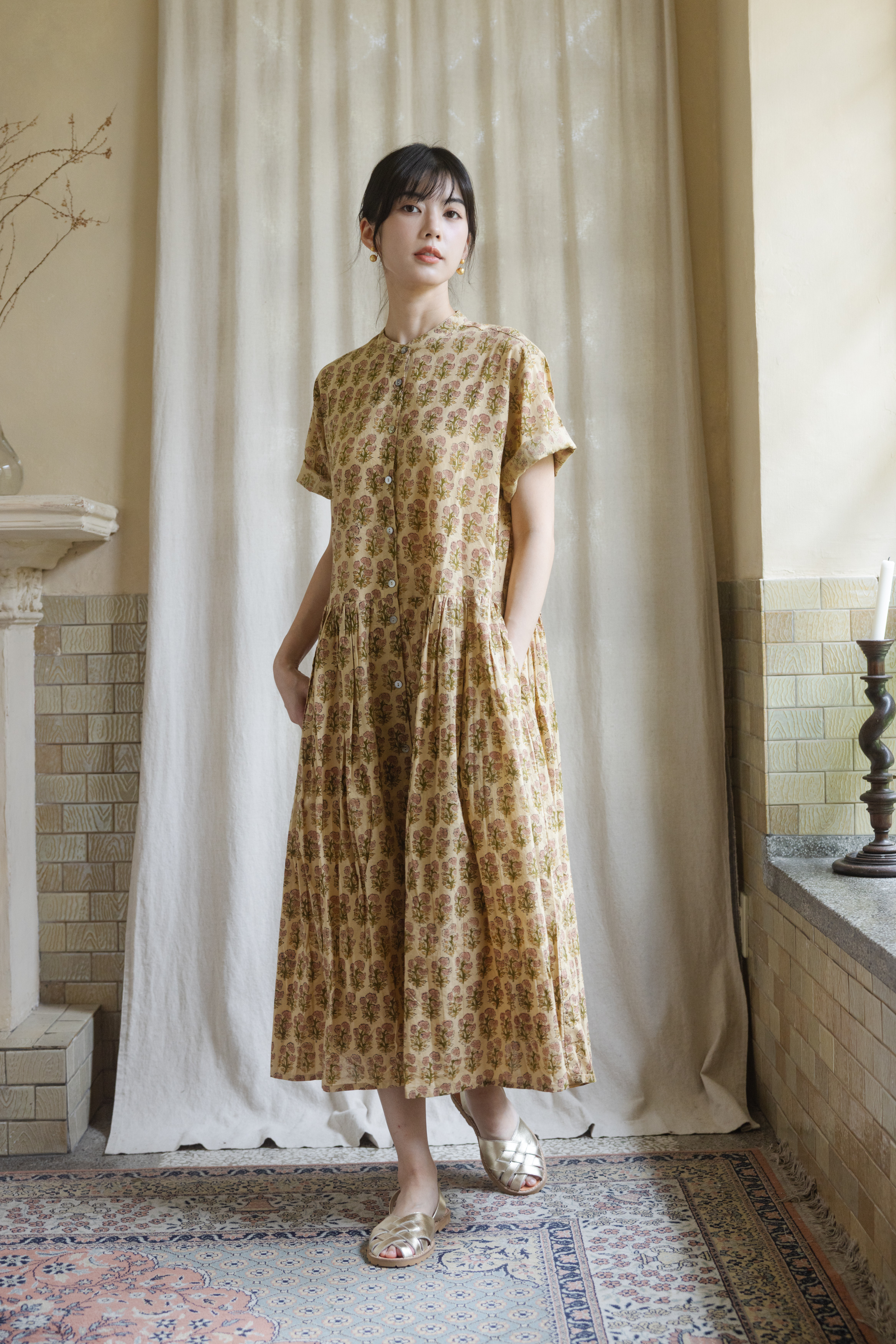 短袖排扣中山領設計洋裝-復古小花