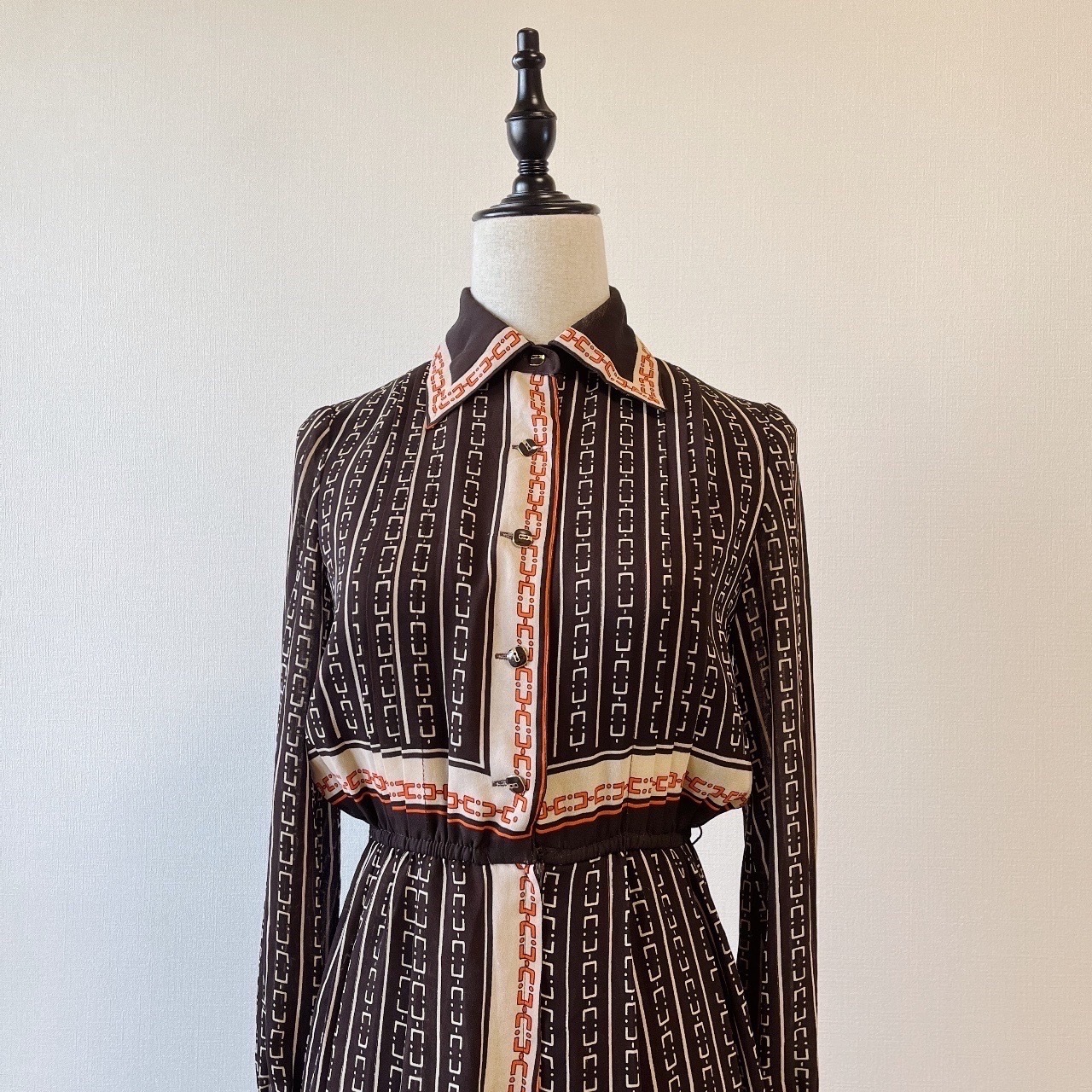 奶油咖啡鎖鏈條紋長袖連身裙