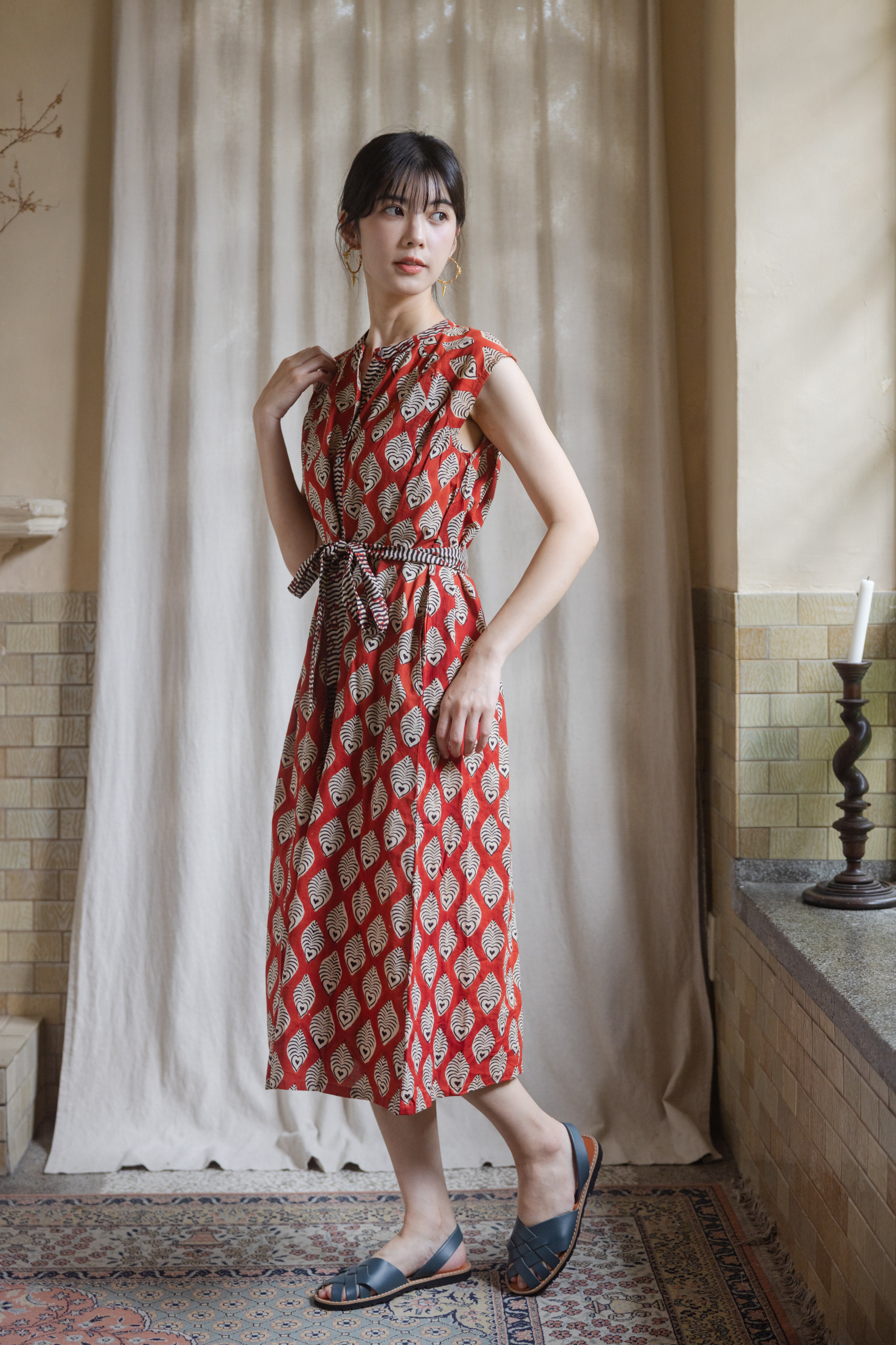 排扣圓領腰帶無袖洋裝_紅