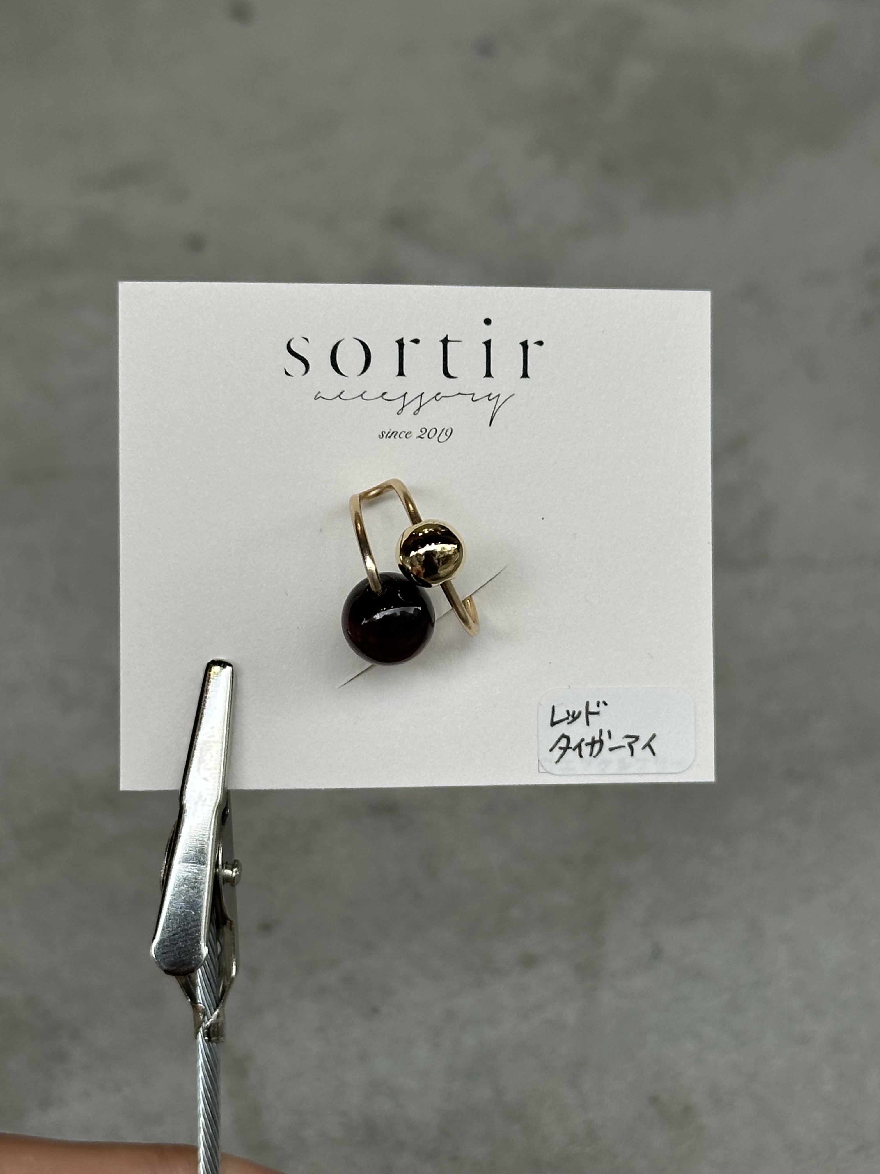 [sortir] 金色x紅色虎眼石耳骨夾 | NO.158