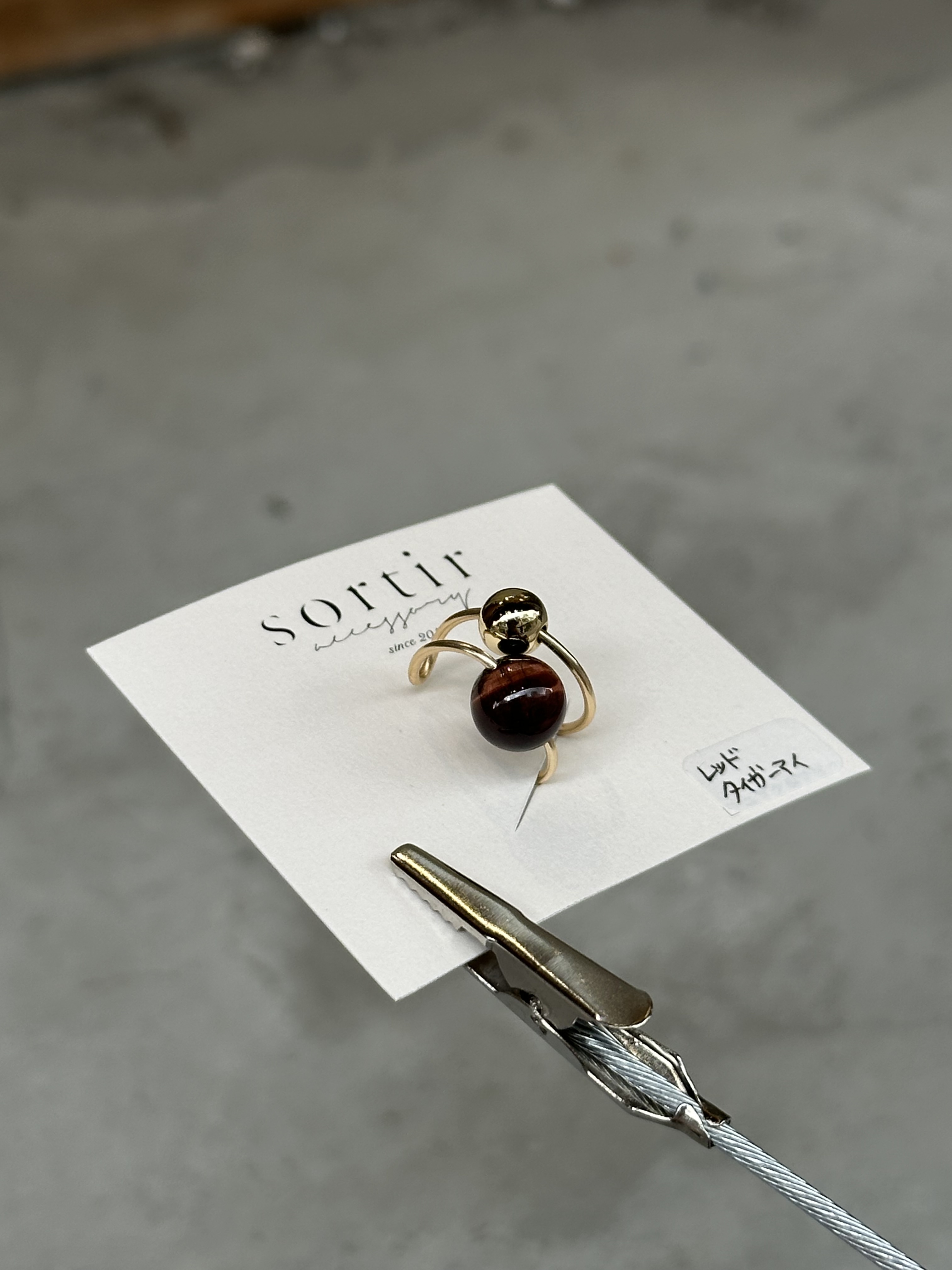 [sortir] 金色x紅色虎眼石耳骨夾 | NO.158