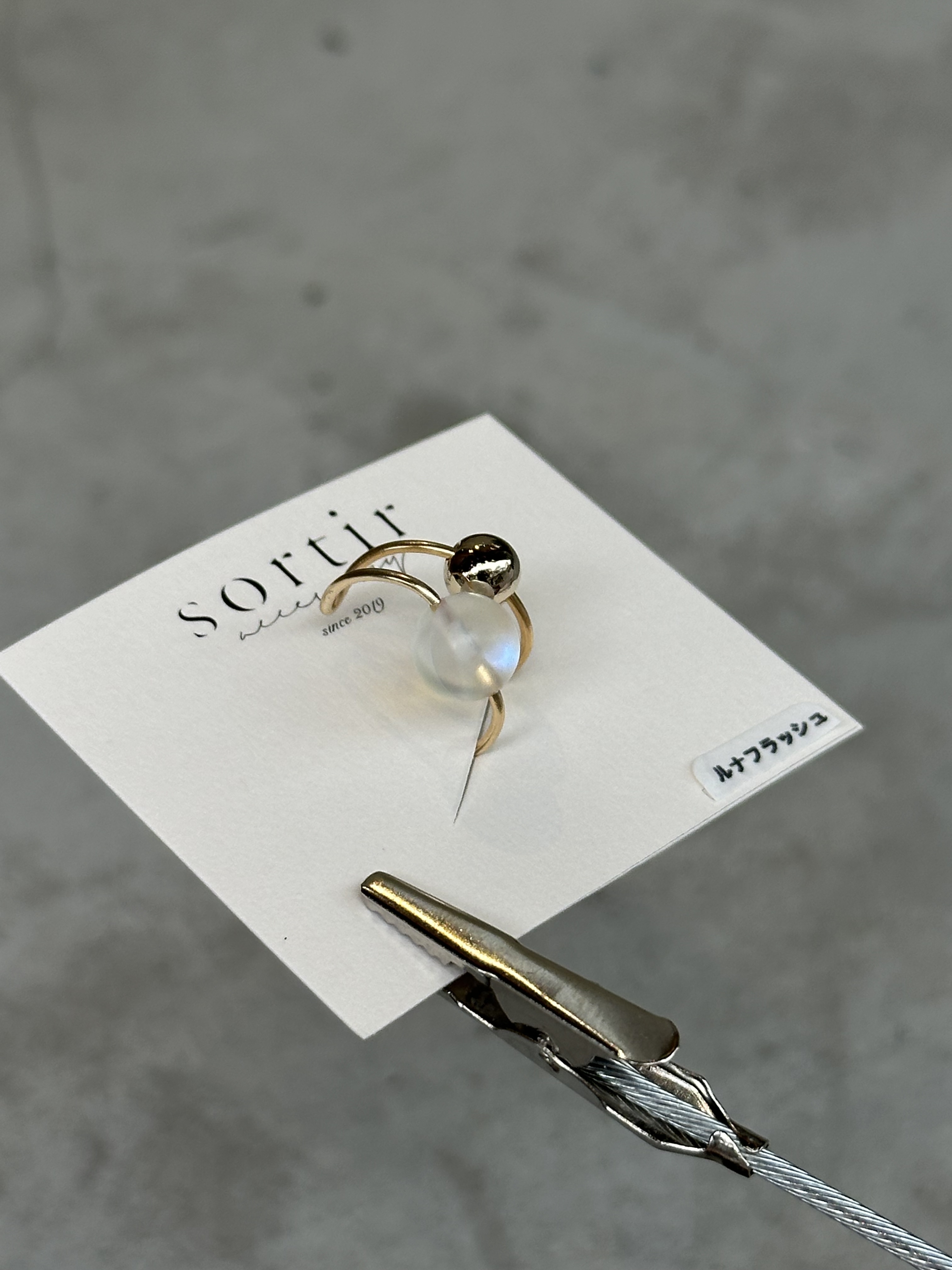 [sortir] 金色x月光石耳骨夾 | NO.159