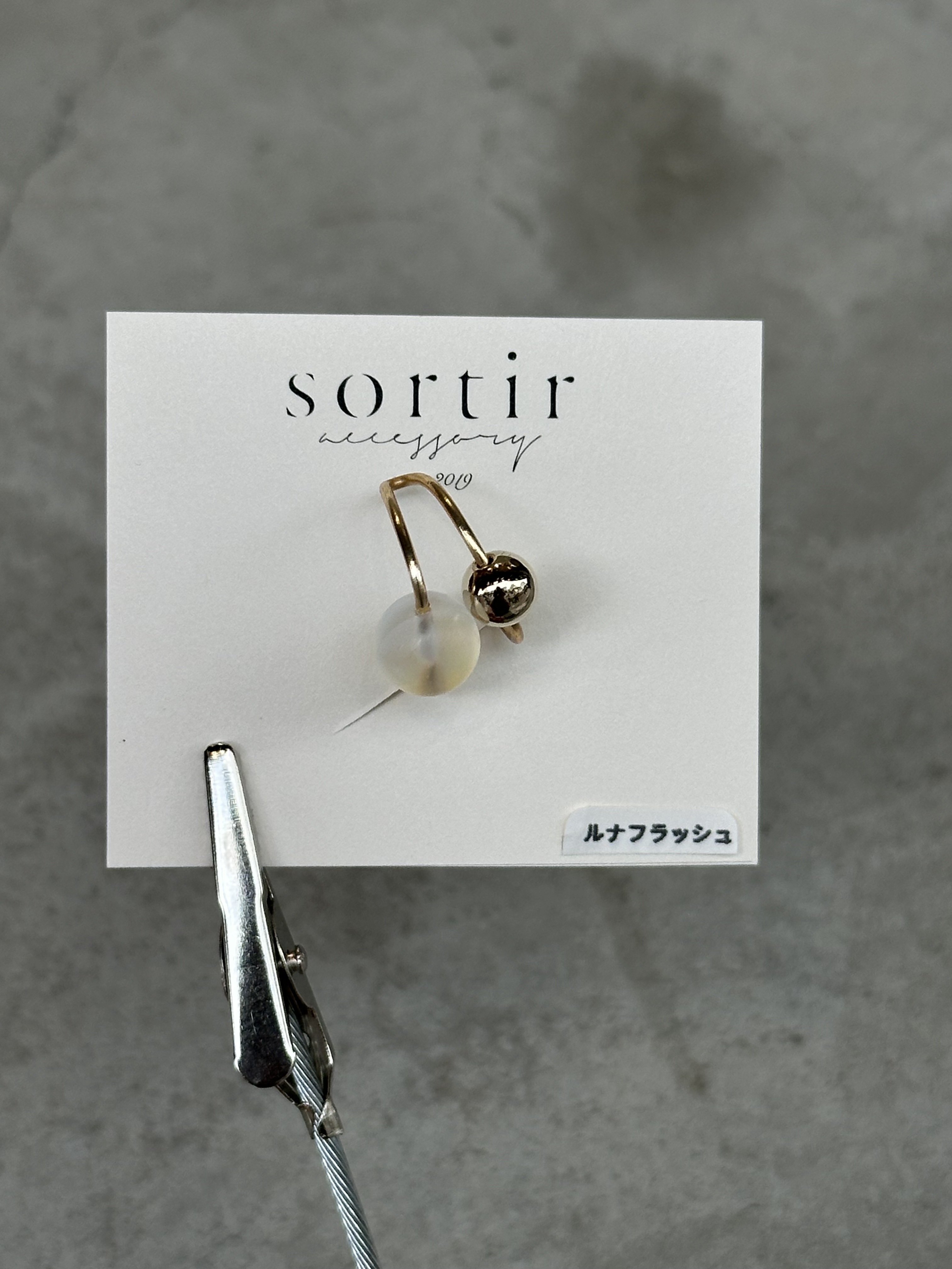 [sortir] 金色x月光石耳骨夾 | NO.159