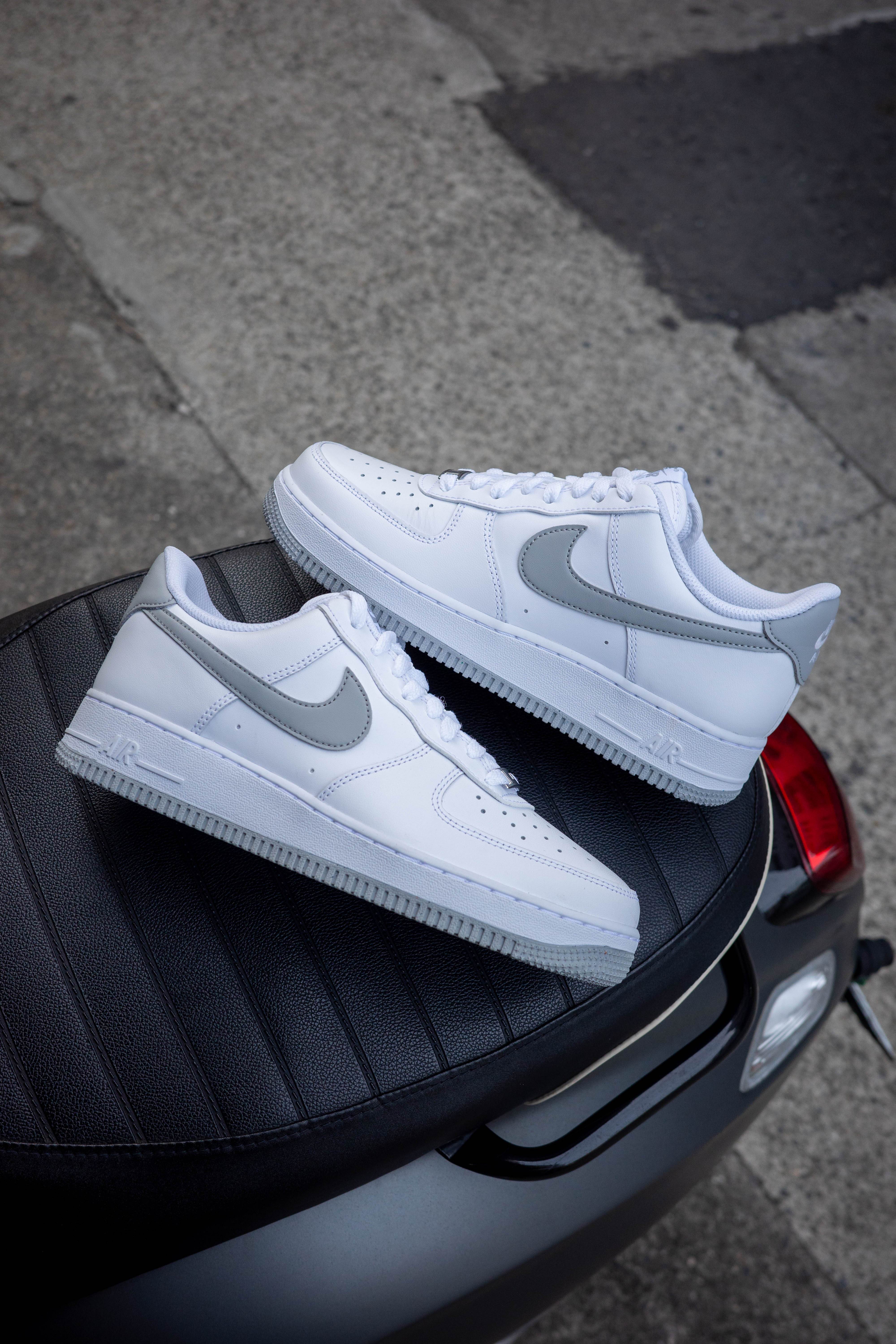 「快速出貨」Nike Air Force 1 全白灰勾 空軍ㄧ號 休閒鞋 白底灰勾 霧灰白 FJ4146-100