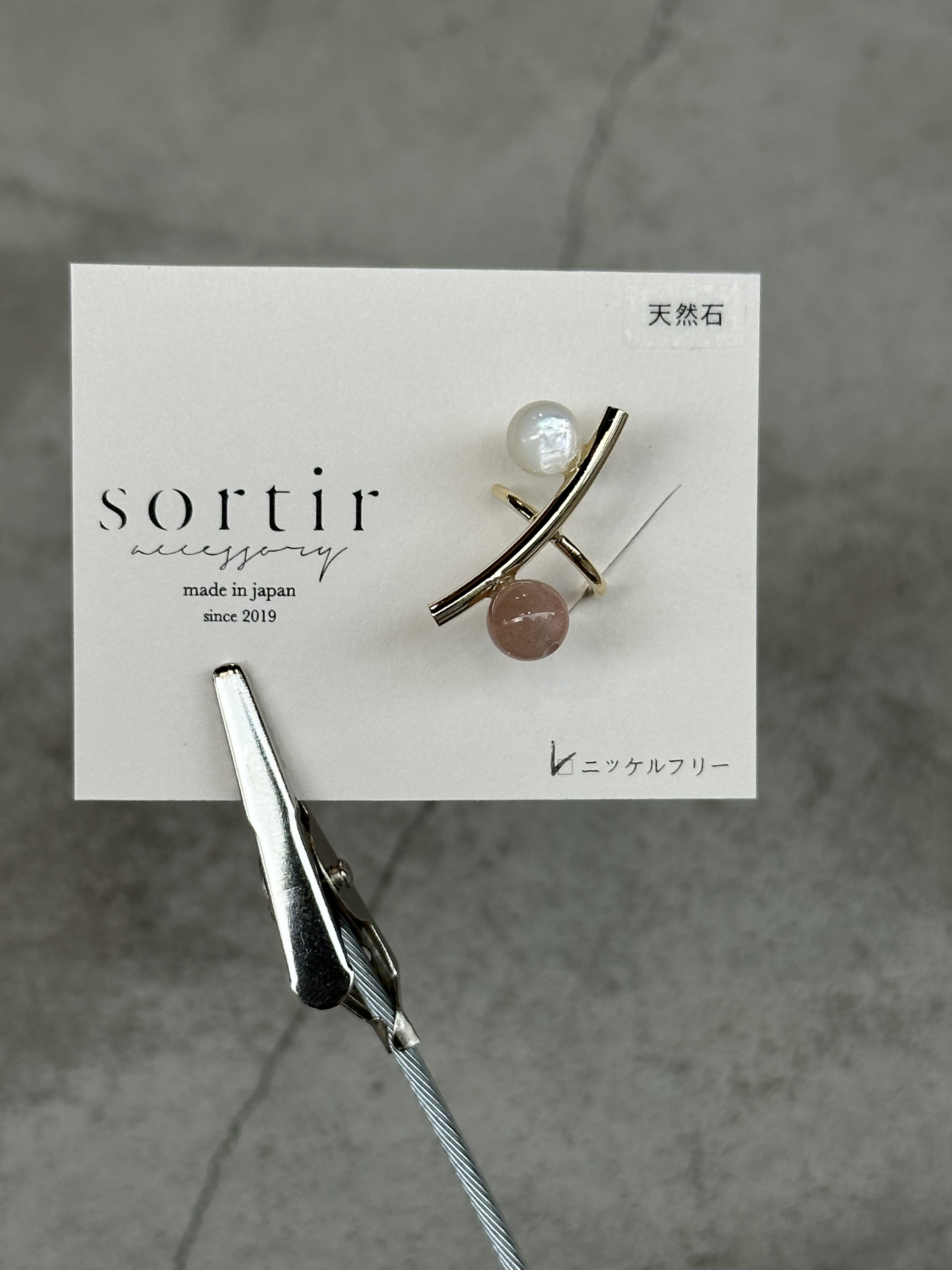 [sortir] 曲線耳骨夾 | 金色x白貝殼x橙色月光石 | NO.181