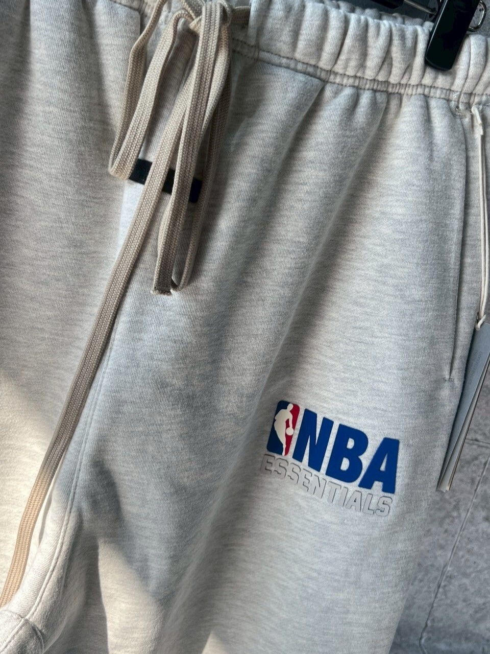FOG ESSENTIALS x NBA 聯名Logo 棉長褲