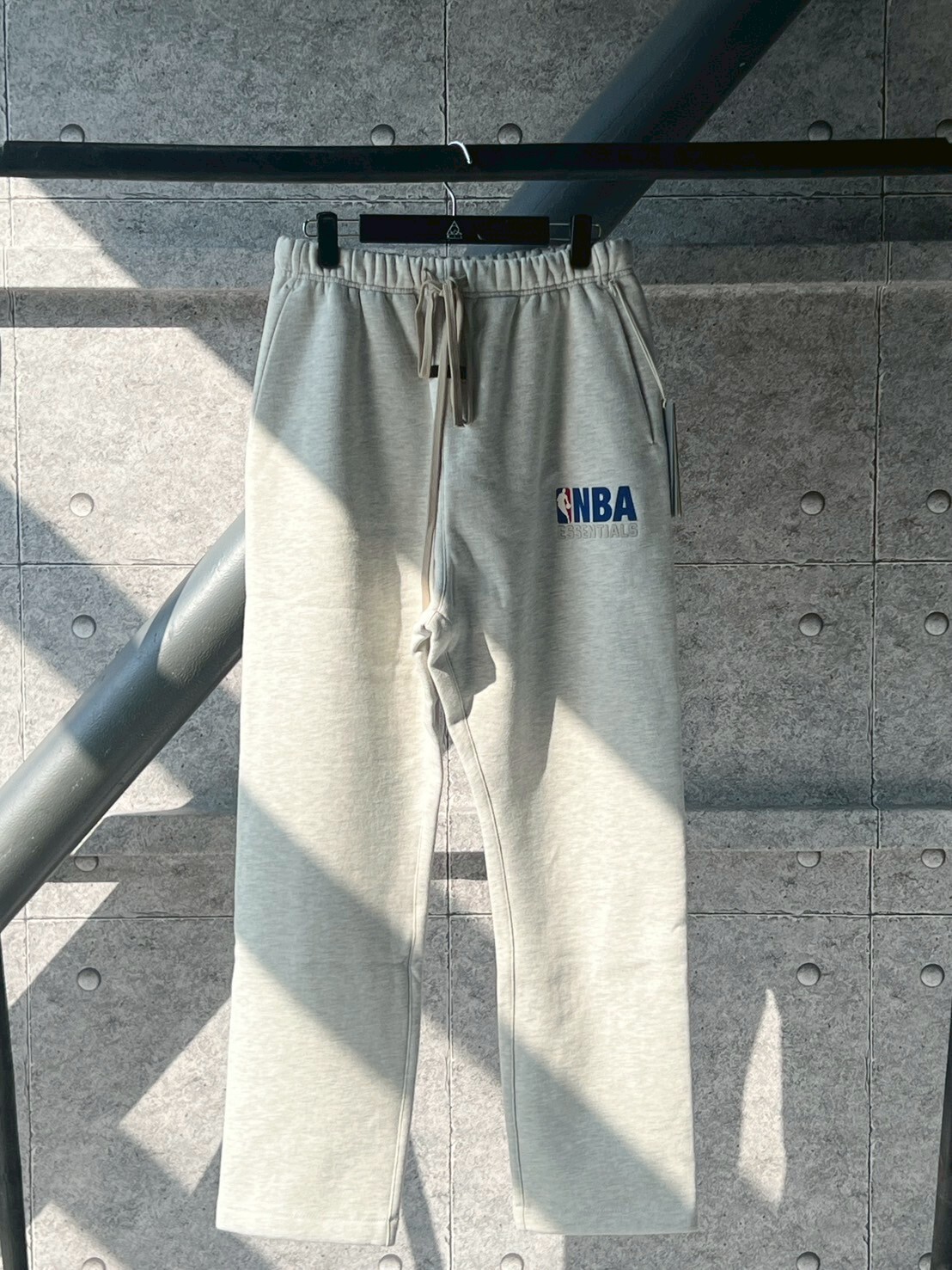 FOG ESSENTIALS x NBA 聯名Logo 棉長褲