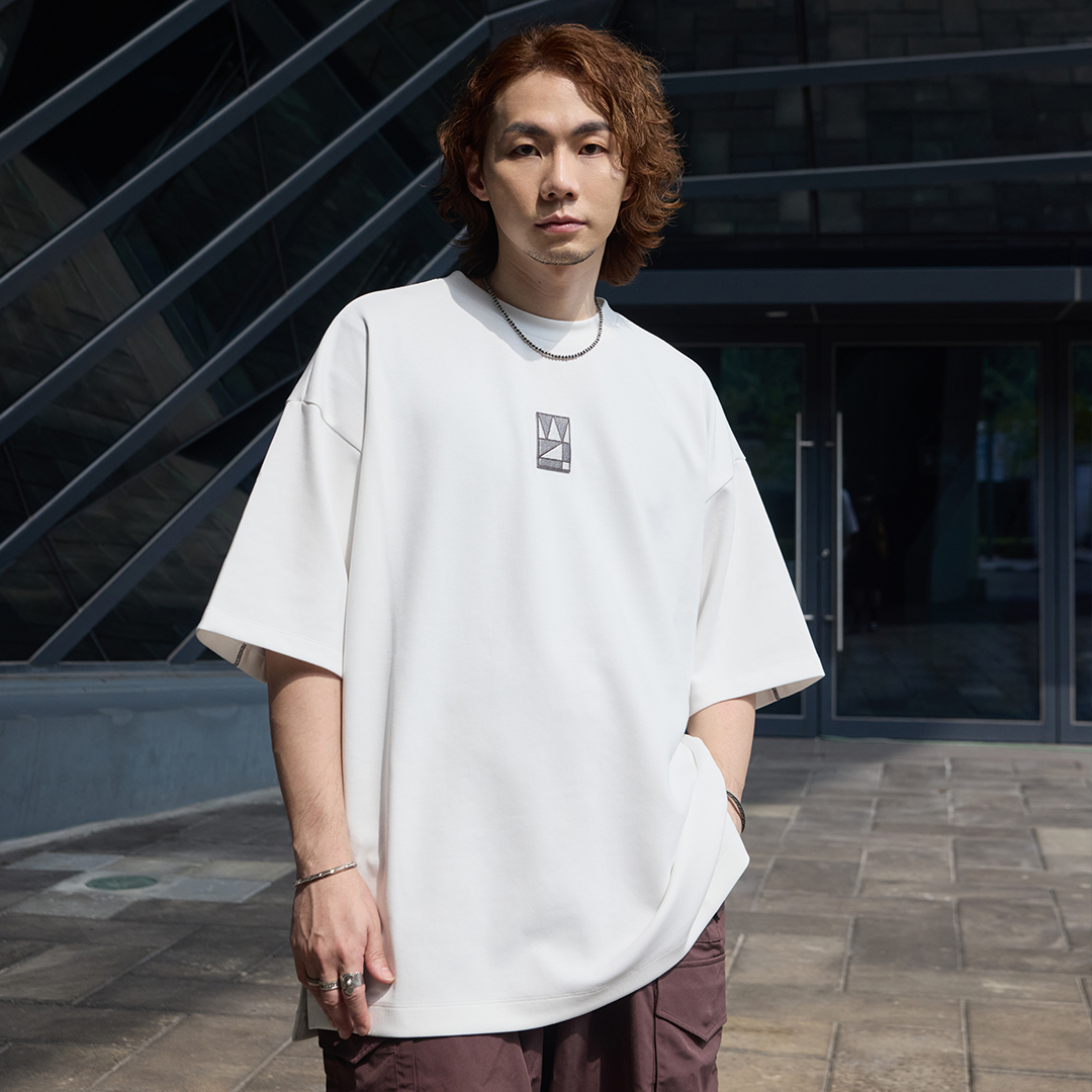 BIGGES(T) 刺繡布章 後飾條設計 限定超大Ｔ－乾淨白