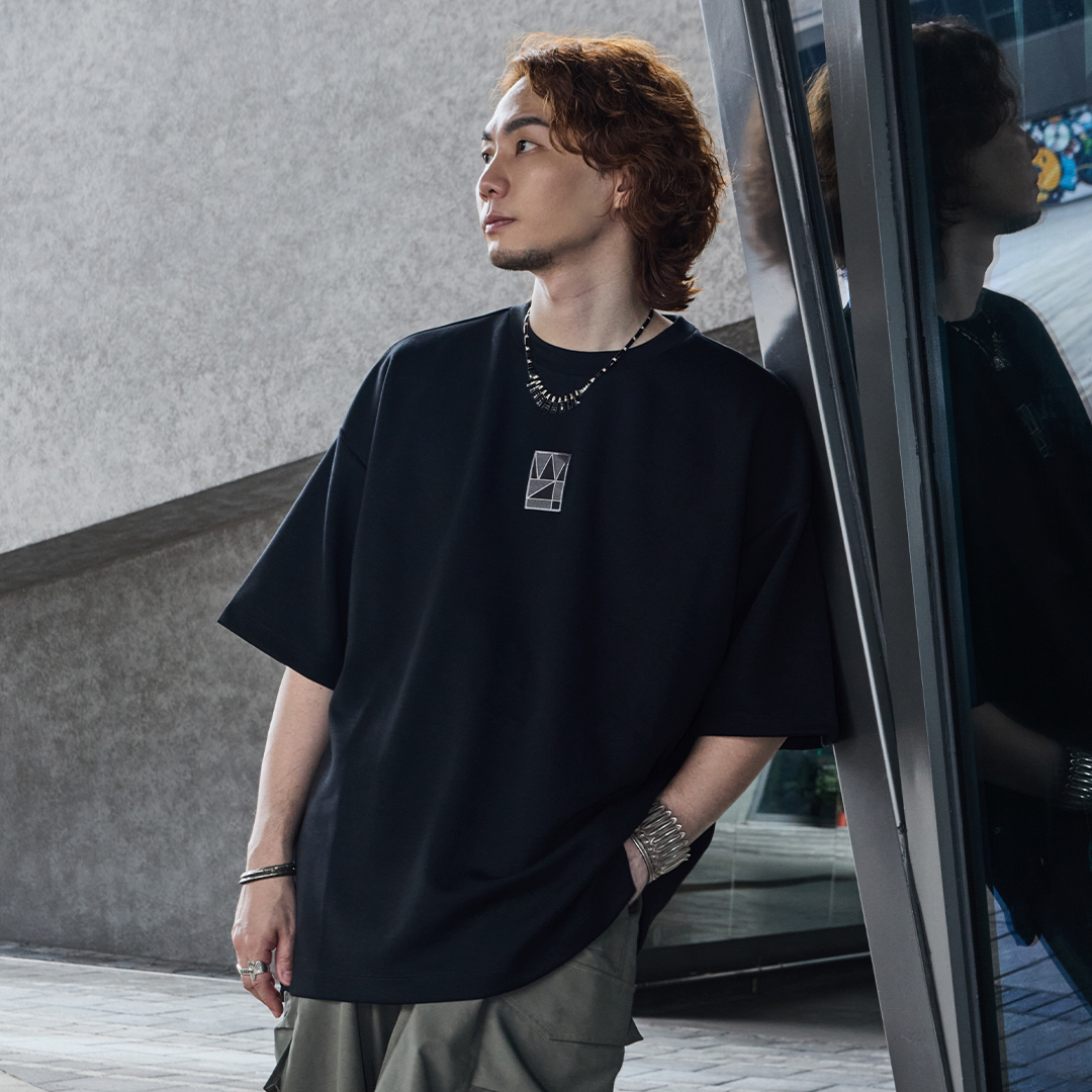 BIGGES(T) 刺繡布章 後飾條設計 限定超大Ｔ－光澤黑