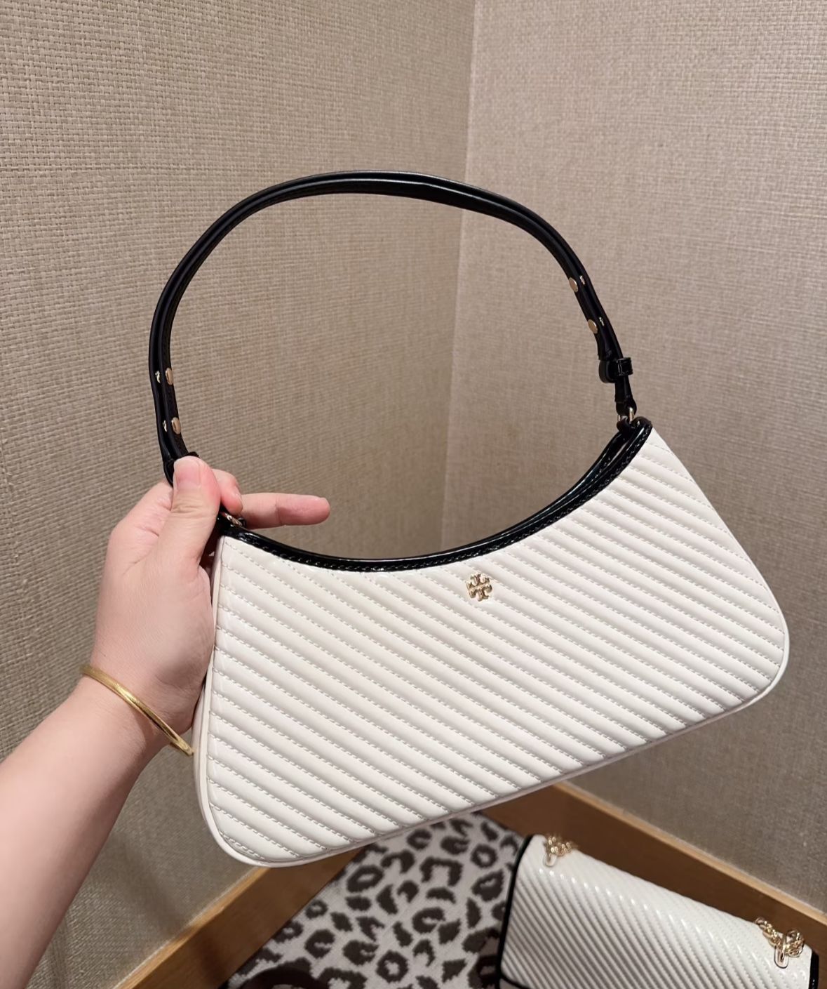 【預購】Q101120 Tory Burch白色腋下包