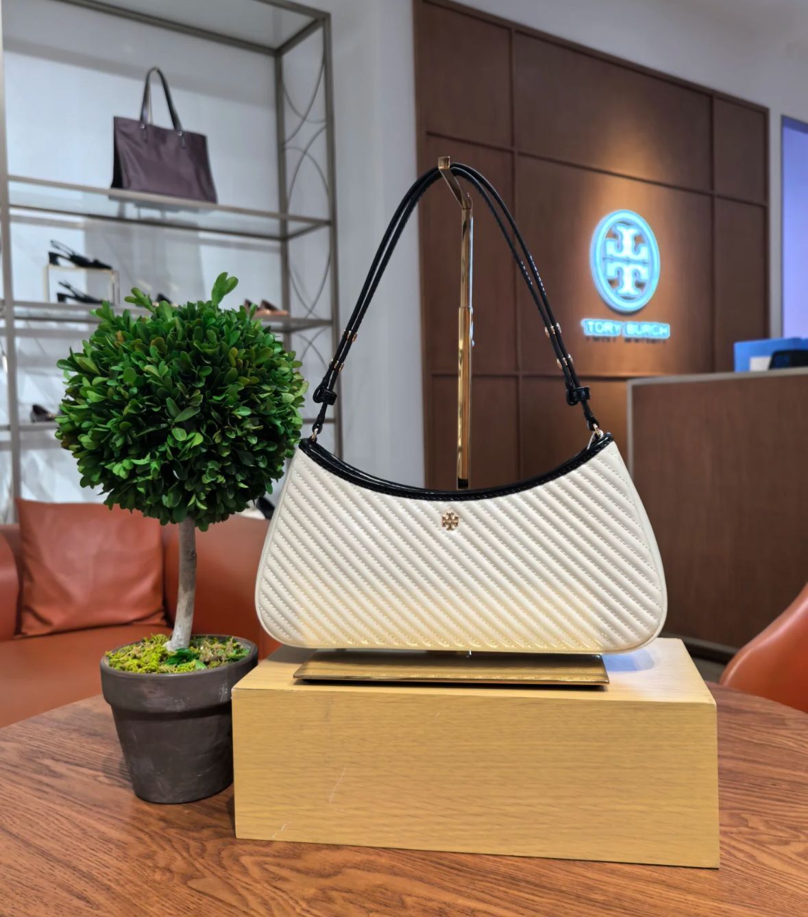 【預購】Q101120 Tory Burch白色腋下包