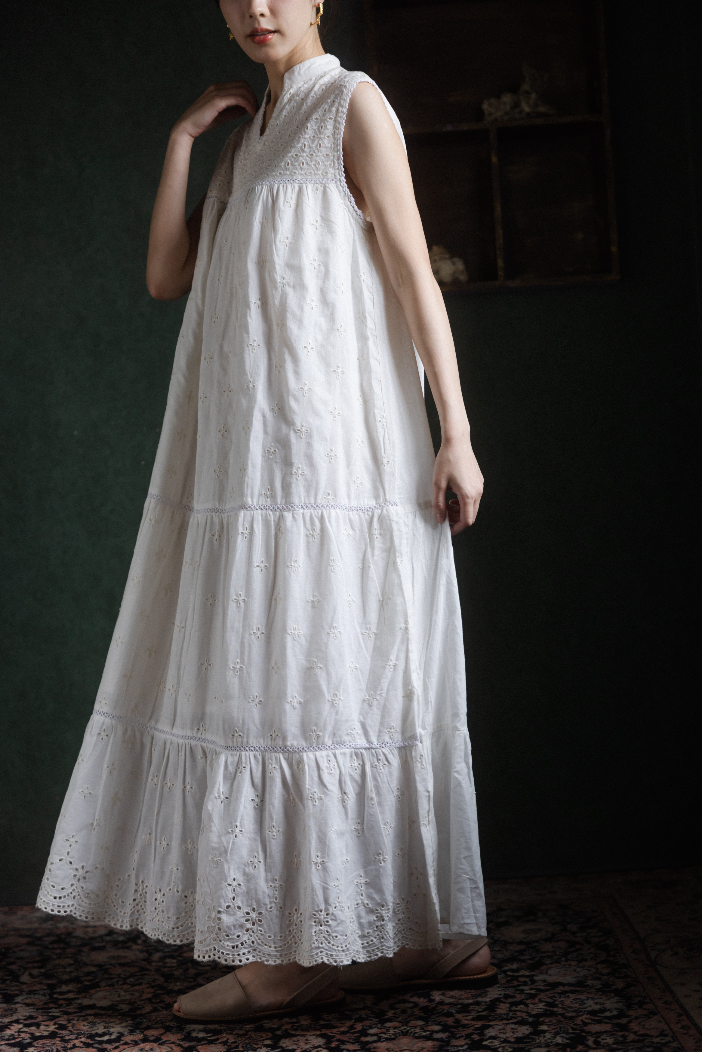 洞洞棉蕾絲白色無袖長洋裝