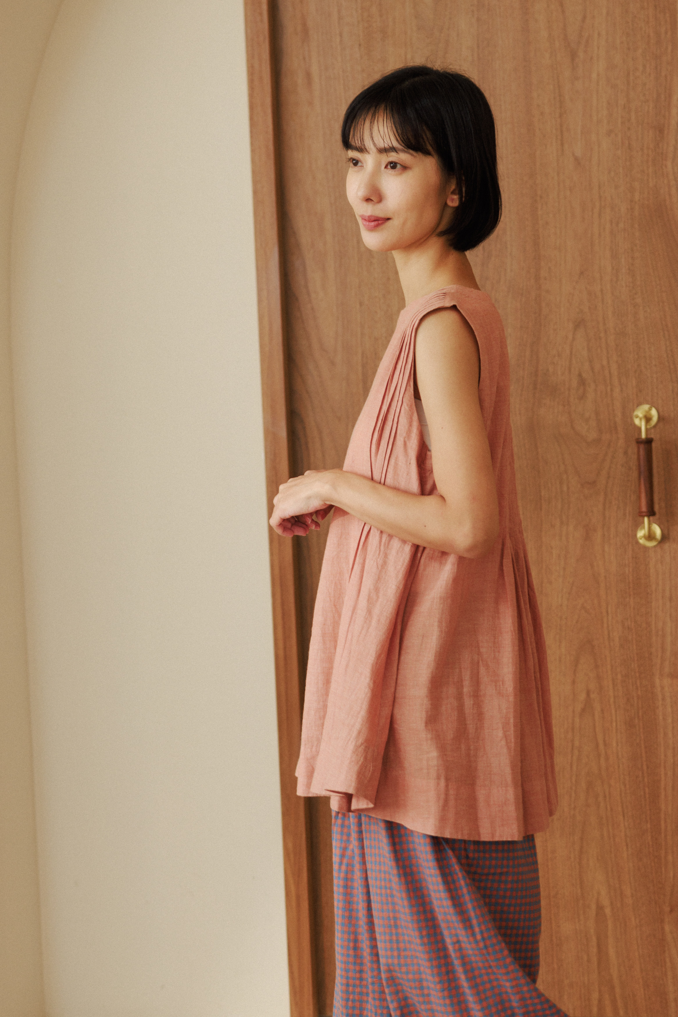 茜粉色手織布打折長版上衣/格紋寬褲（套）