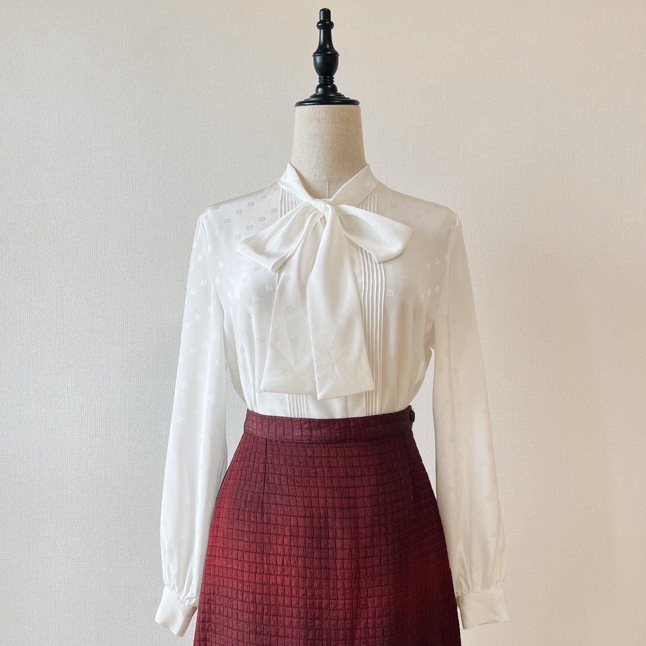 Pierre Balmain白色暗花蝴蝶結長袖上衣