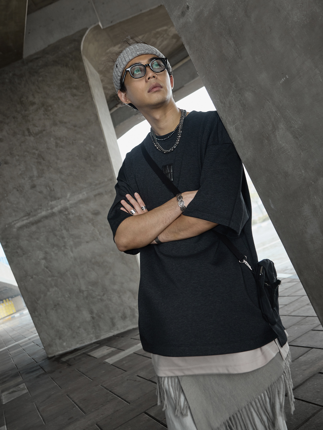 BIGGES(T) 刺繡布章 後飾條設計 限定超大Ｔ－深霧灰