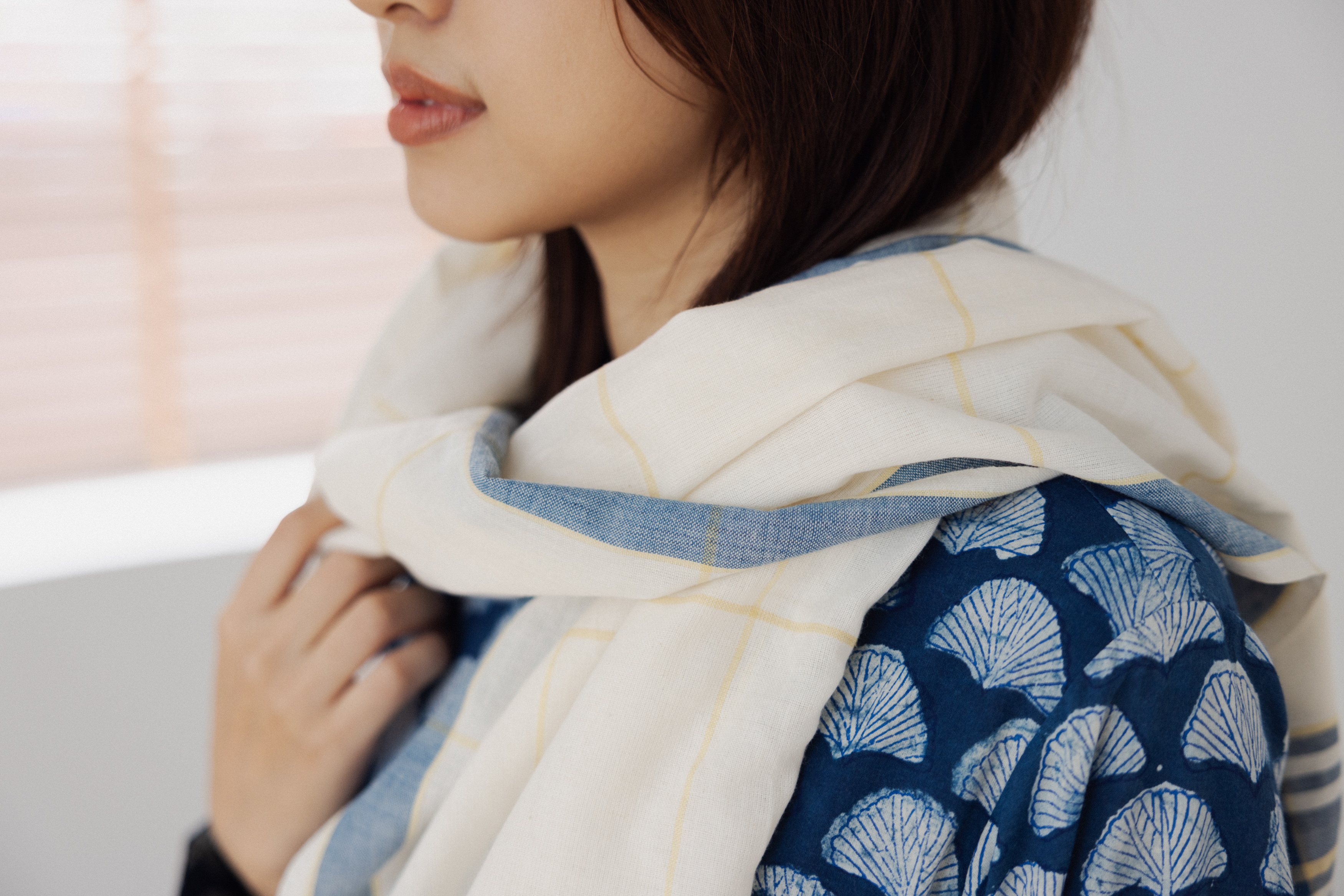 手工編織披肩/圍巾_藍白