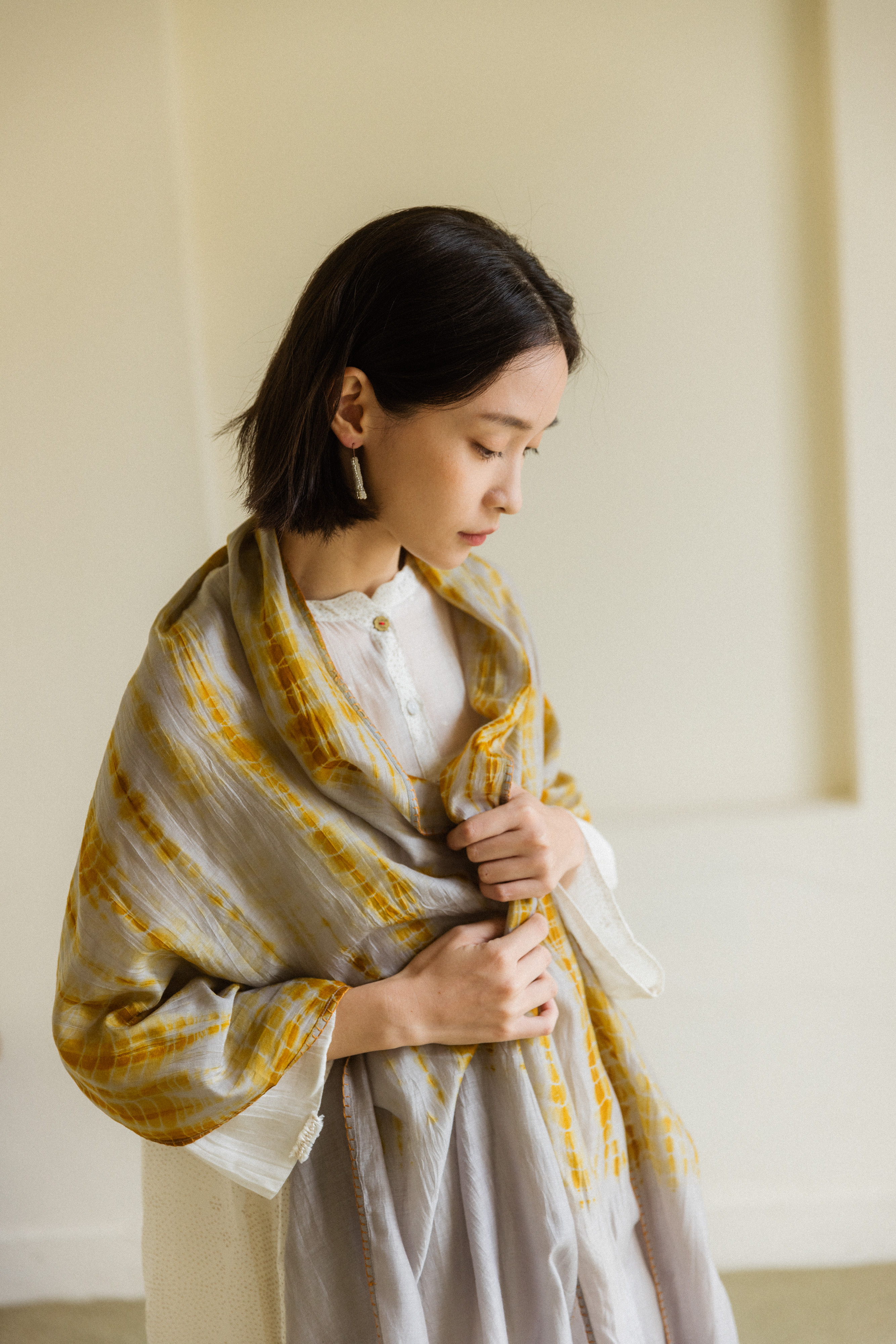 手工絞染圍巾披肩_銀黃