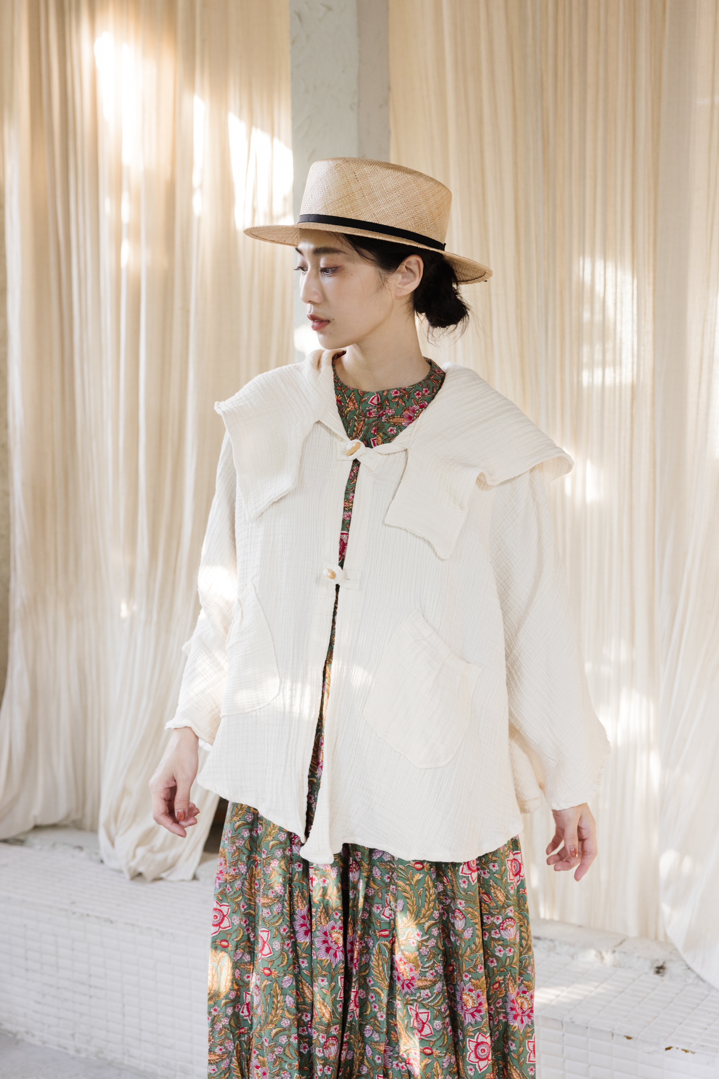 清邁純棉木扣斗篷外套_米白