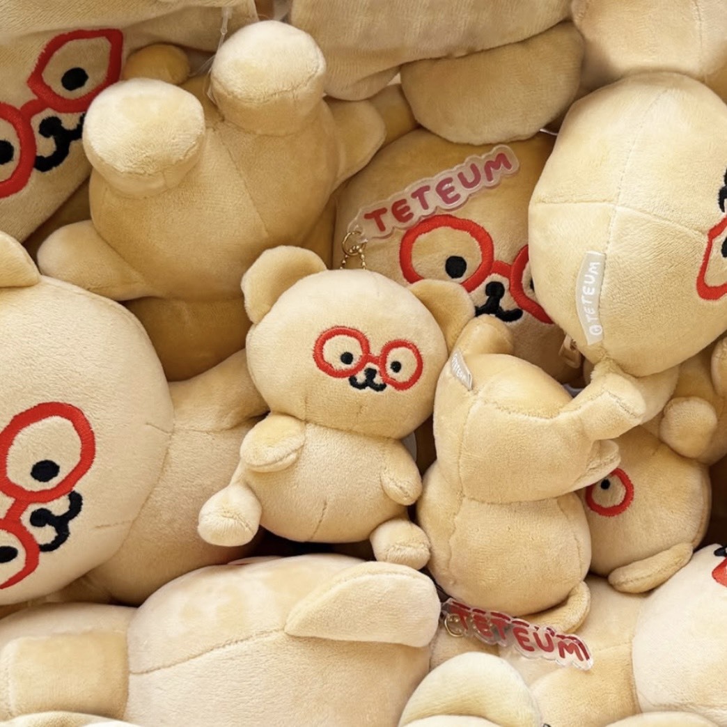 韓國 TETEUM FLOP BEBE 眼鏡熊 坐姿吊飾