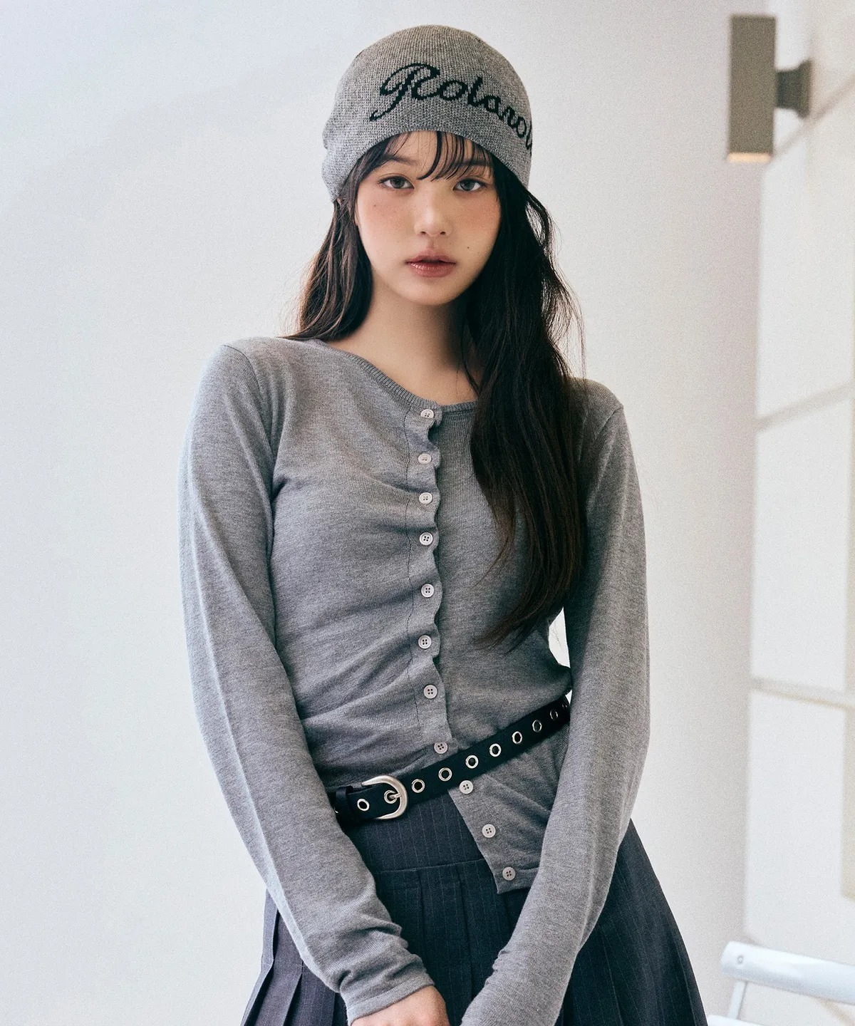 ROLAROLA SHIRRING BUTTON UNBALANCE CARDIGAN