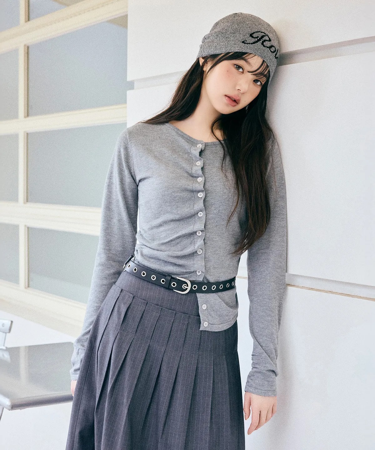 ROLAROLA SHIRRING BUTTON UNBALANCE CARDIGAN