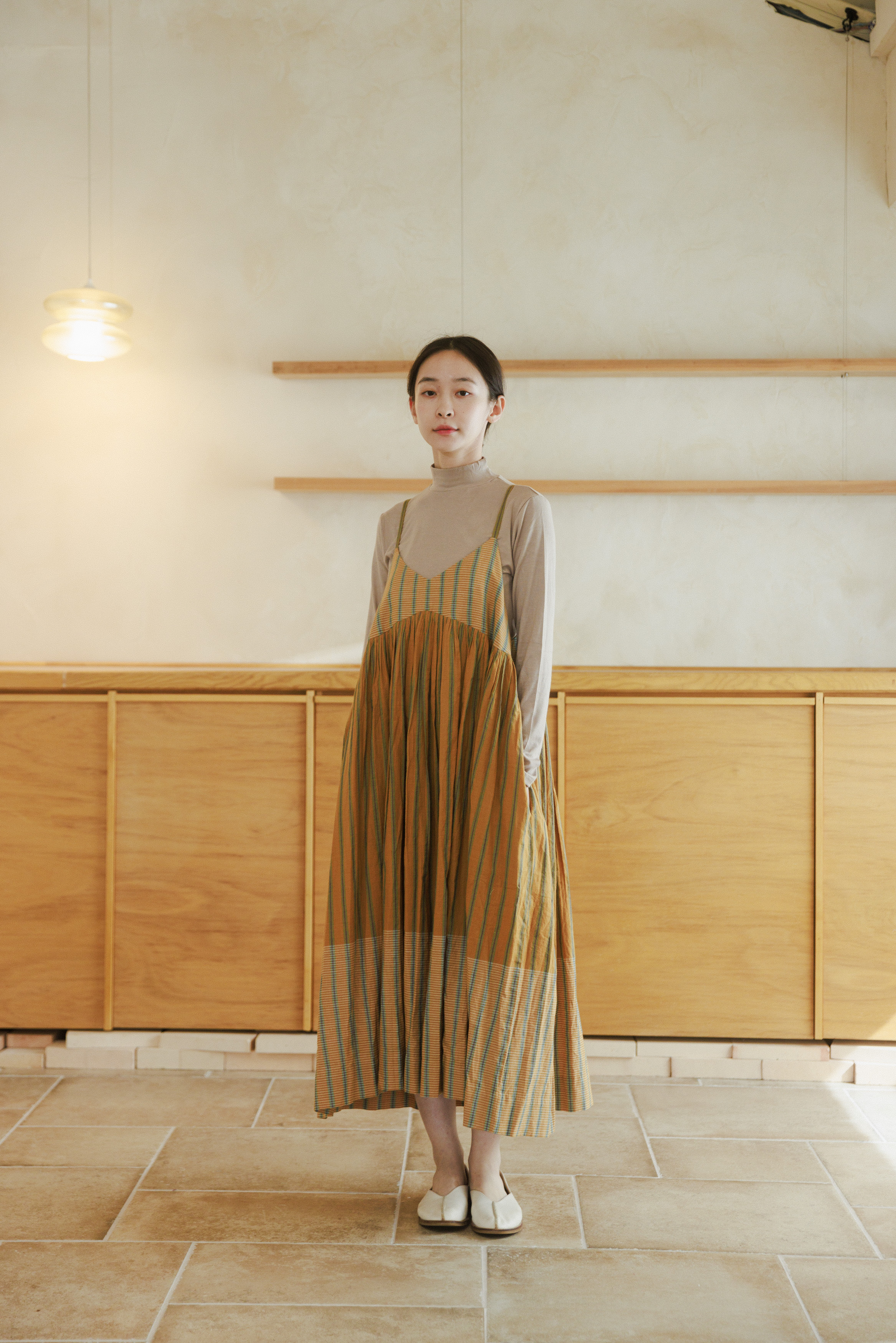 【karnam】細肩帶手織布直線洋裝_大地色