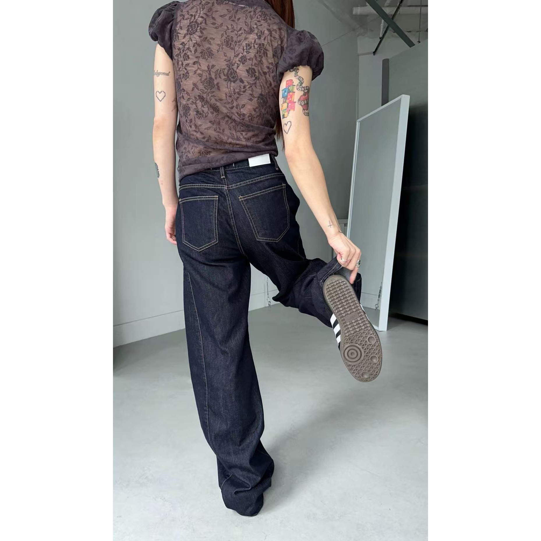 10W24 立體剪裁復古明線牛仔褲 一色