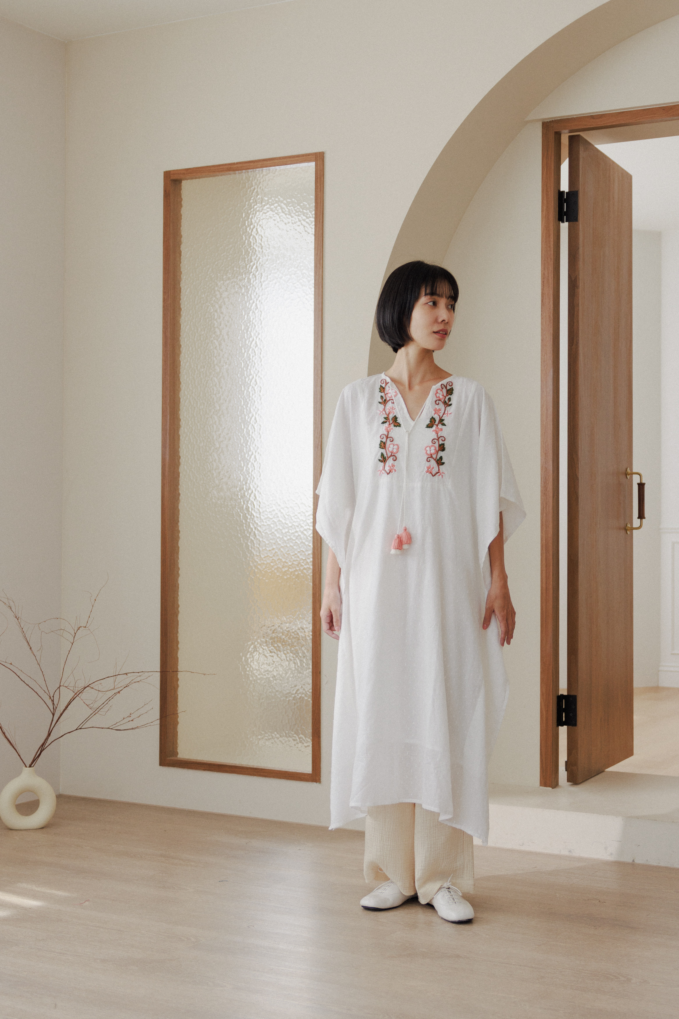 前綁帶短袖刺繡立體織紋洋裝_白(有內裡)