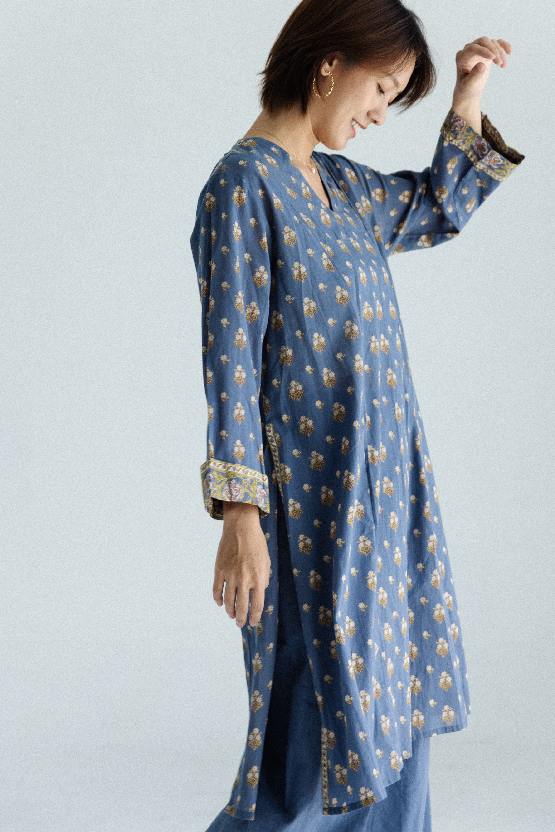 長袖藍花圖騰長庫塔