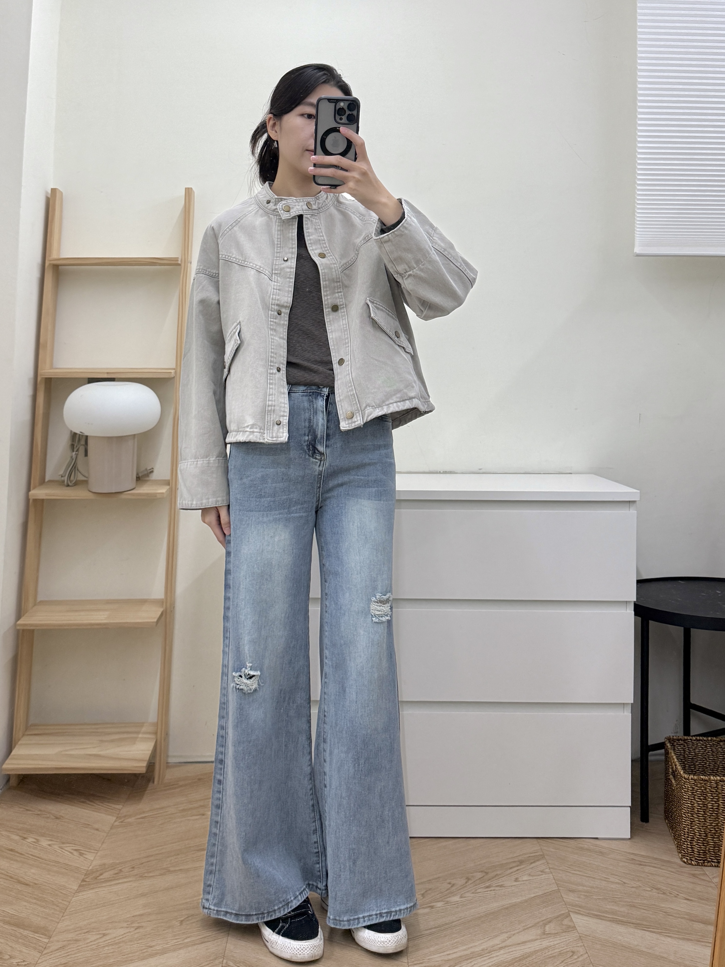 刷破微喇叭彈性牛仔褲