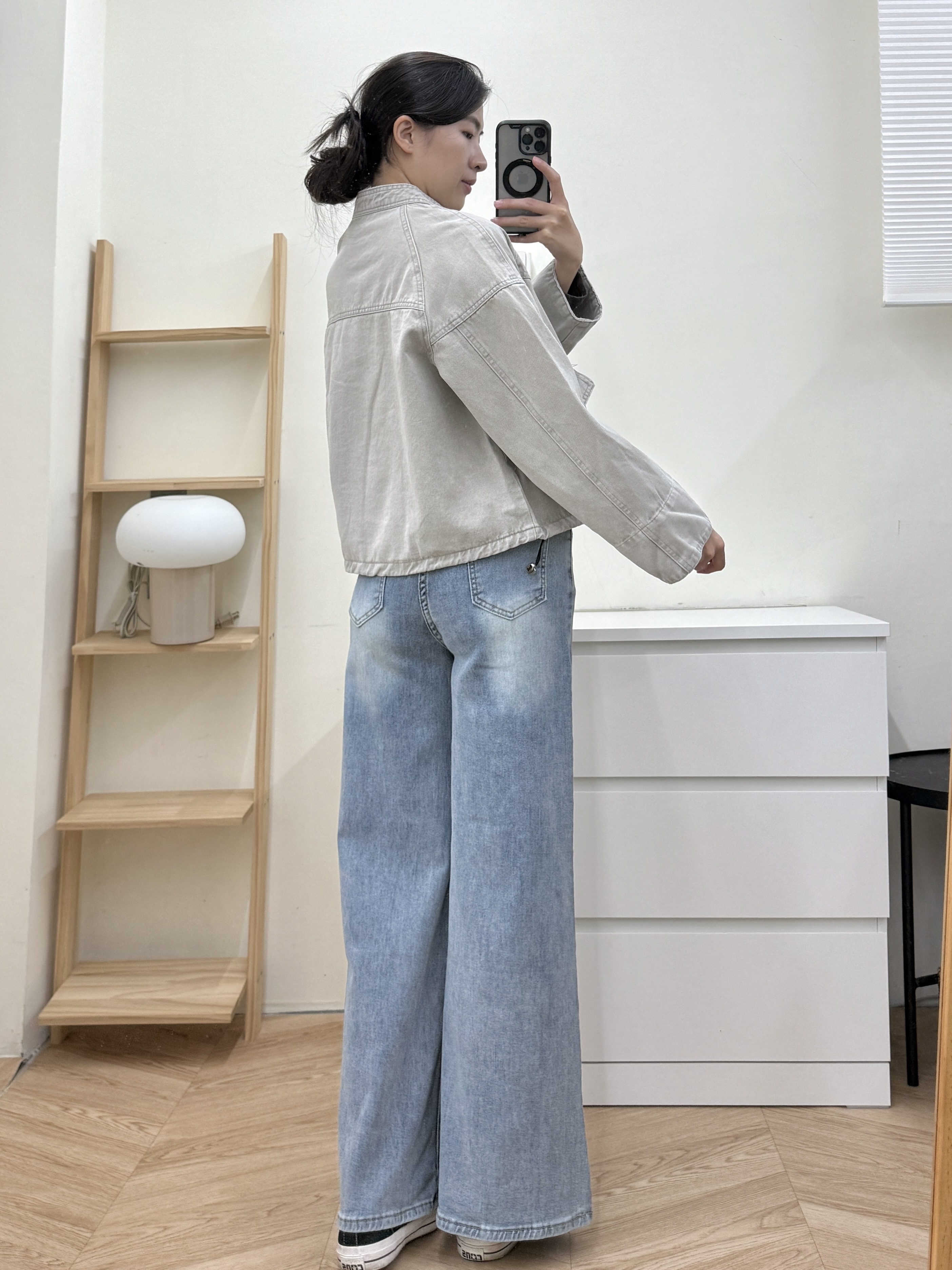 刷破微喇叭彈性牛仔褲