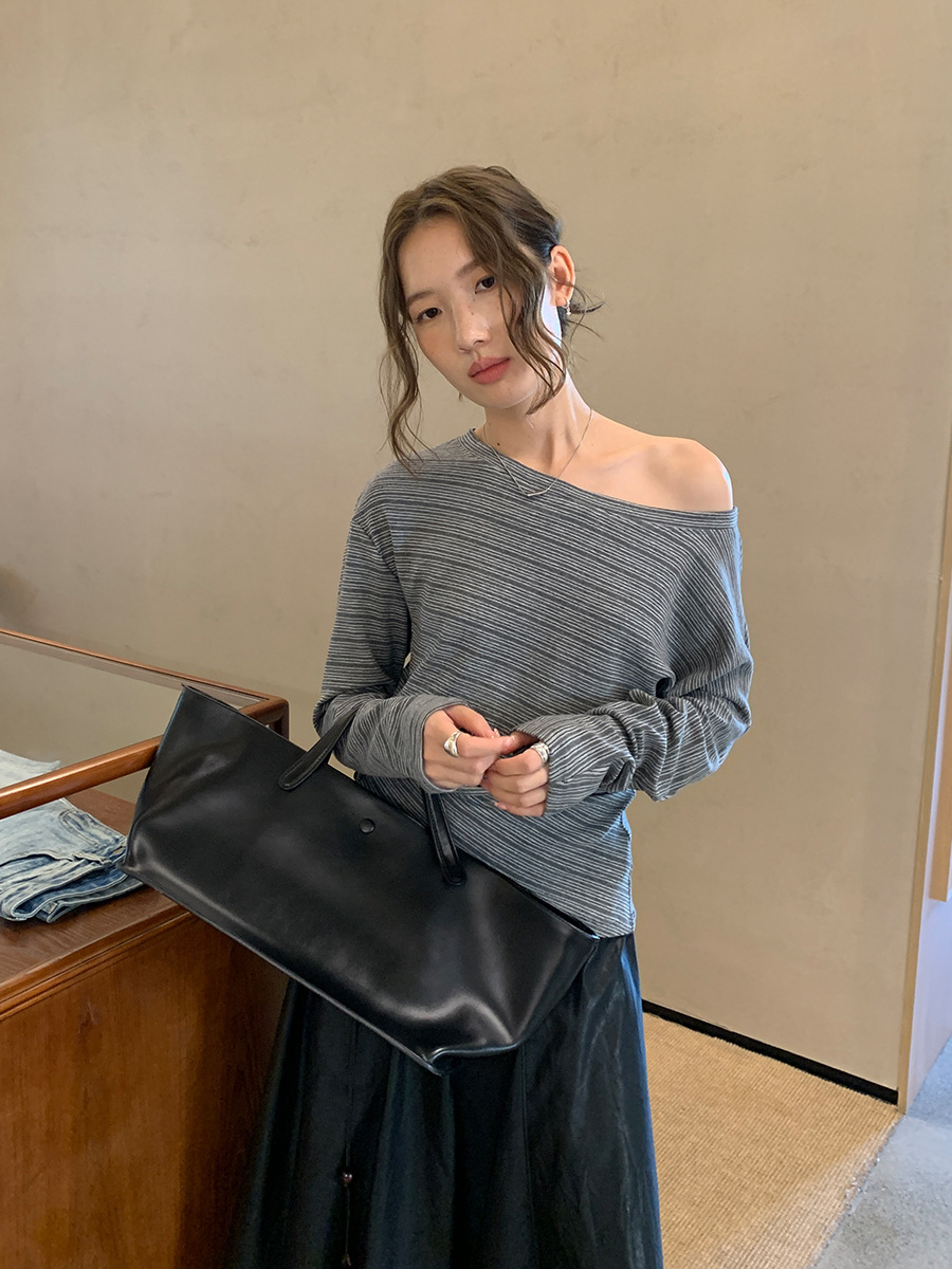 10W13 不規則感斜肩撞色條紋上衣 兩色